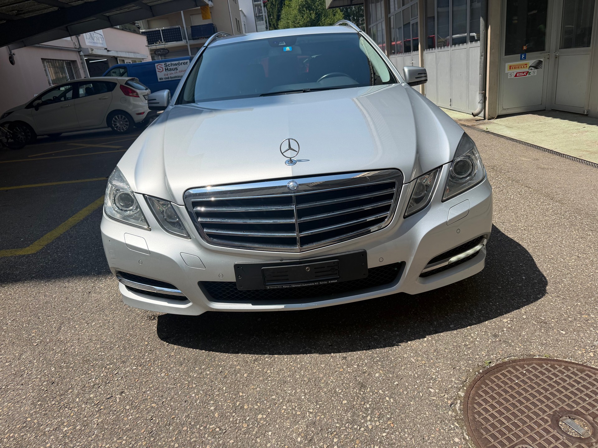 MERCEDES-BENZ E 200 CGI BlueEfficiency-image-0