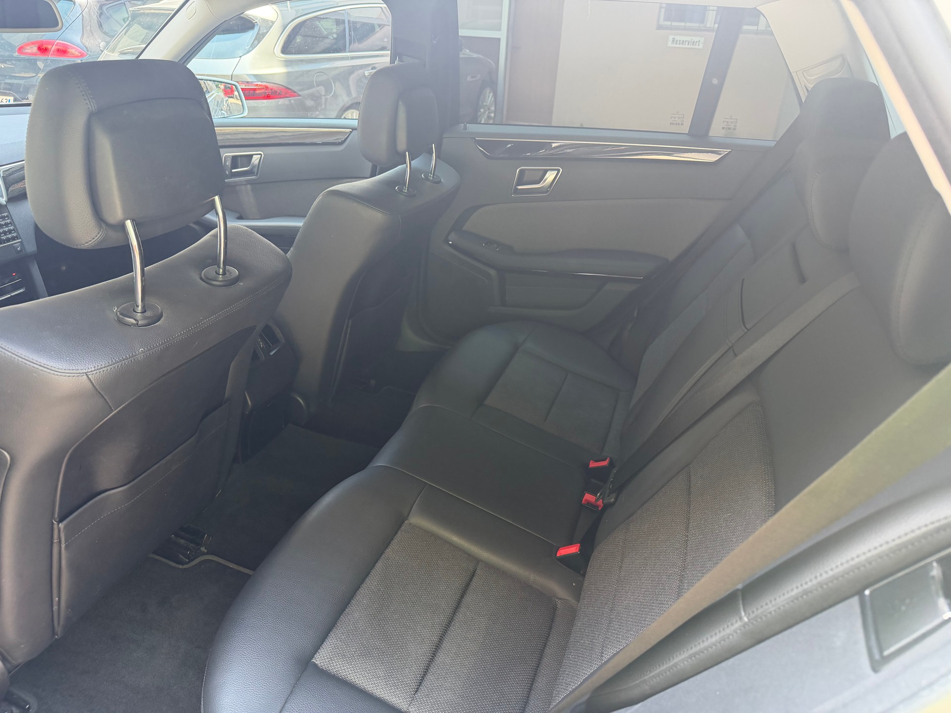 MERCEDES-BENZ E 200 CGI BlueEfficiency-image-9