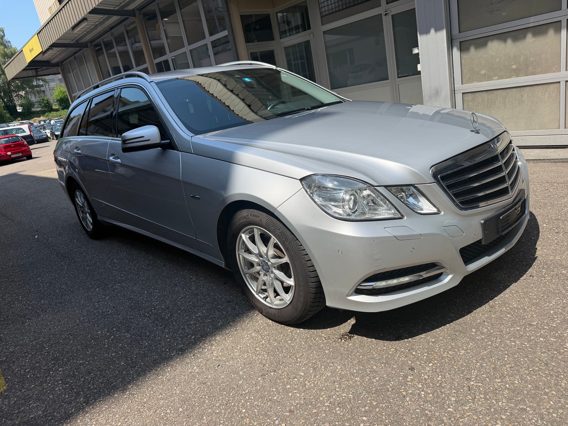 MERCEDES-BENZ E 200 CGI BlueEfficiency-image-1