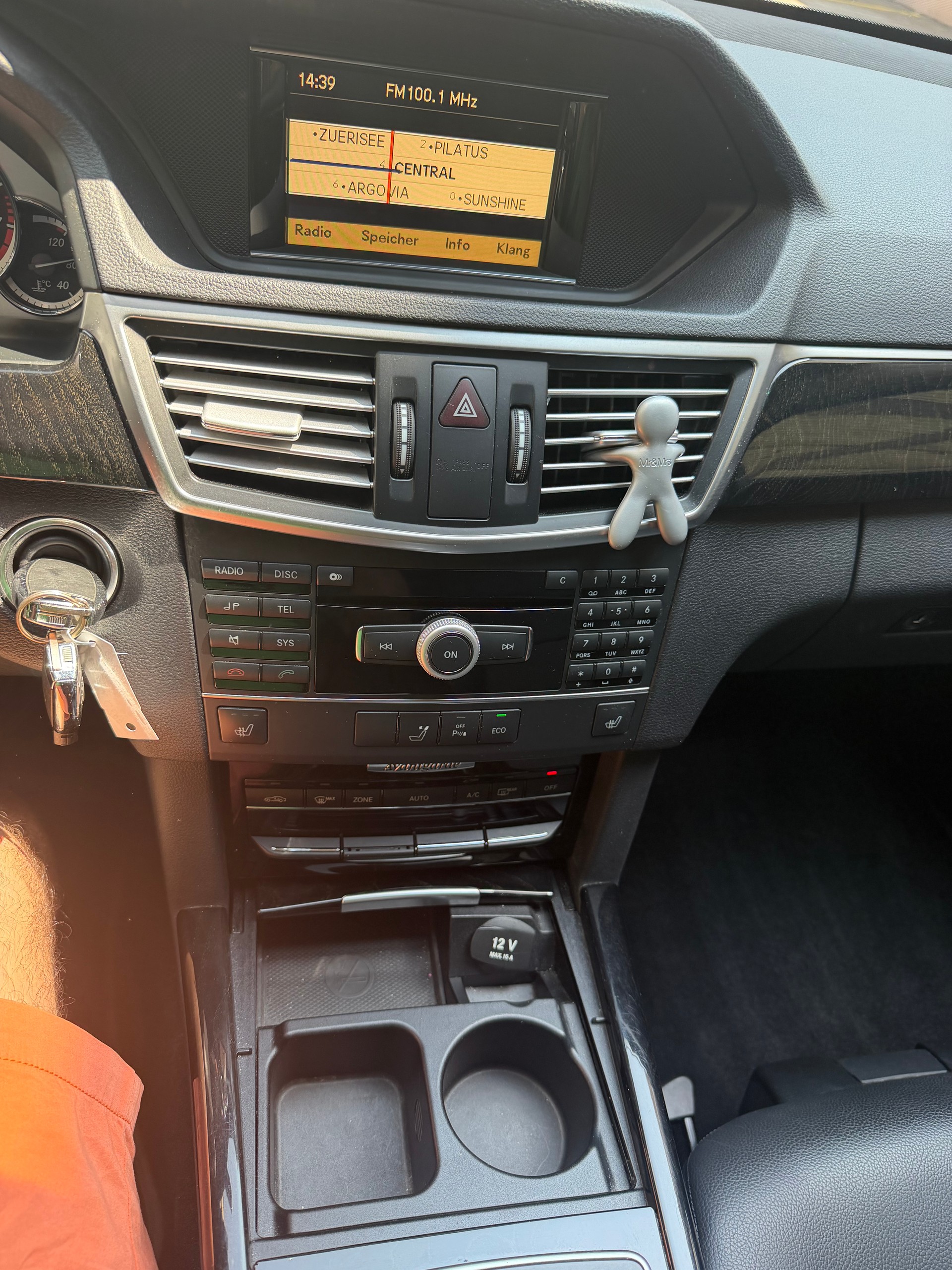 MERCEDES-BENZ E 200 CGI BlueEfficiency-image-13