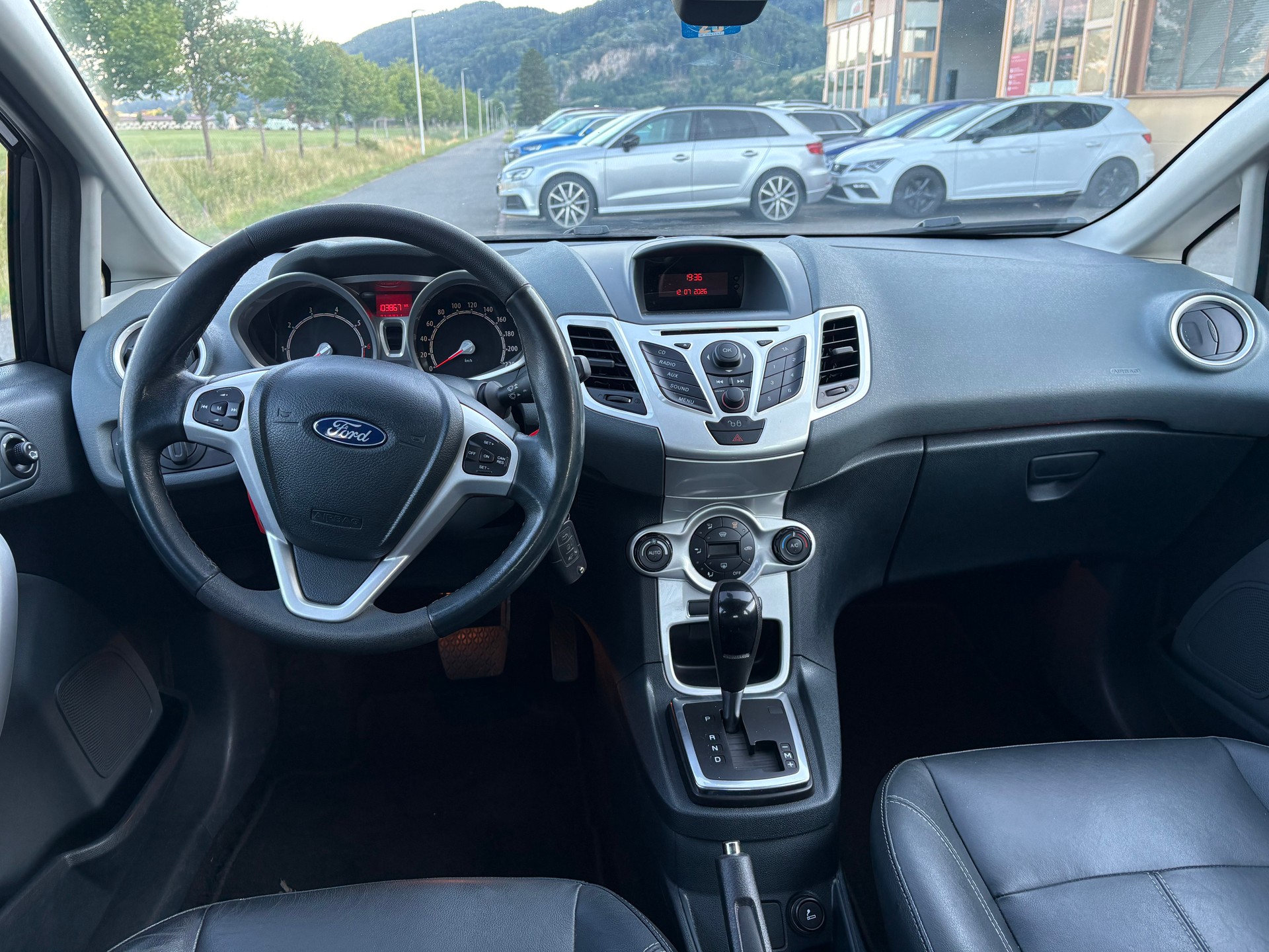 FORD Fiesta 1.4 16V Titanium Automatic-image-7