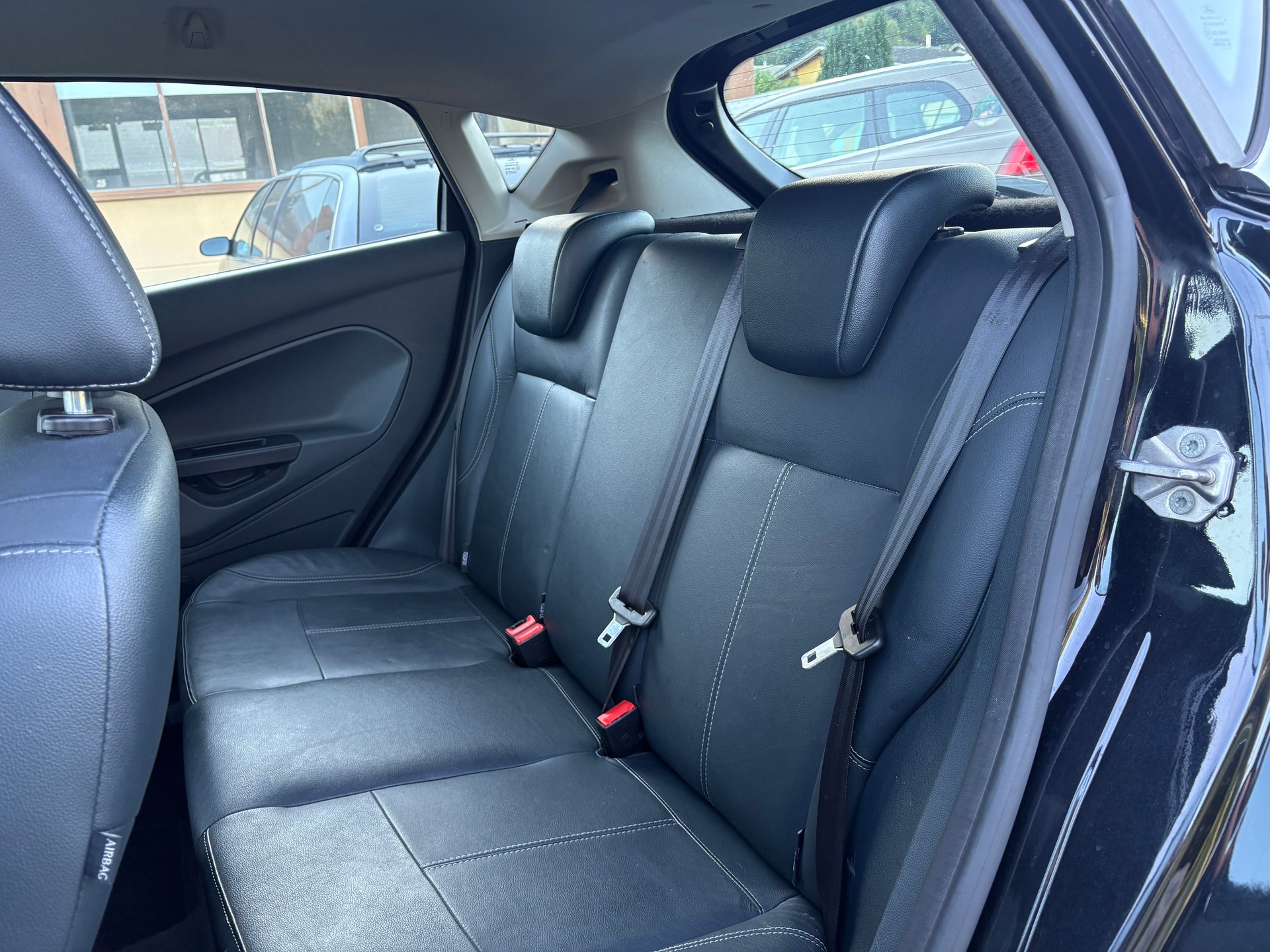 FORD Fiesta 1.4 16V Titanium Automatic-image-8
