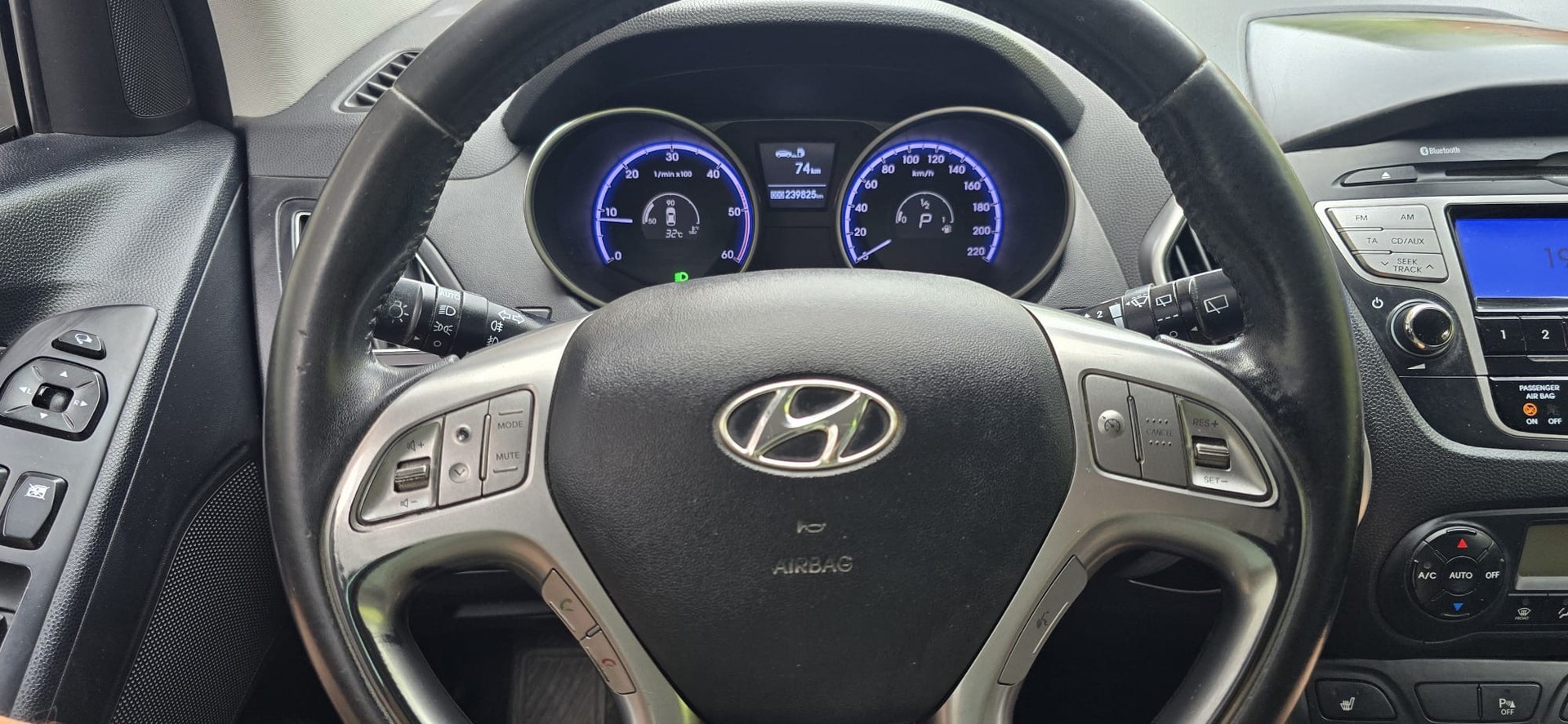 HYUNDAI iX 35 2.0 CRDi Style 4WD Automatic-image-11