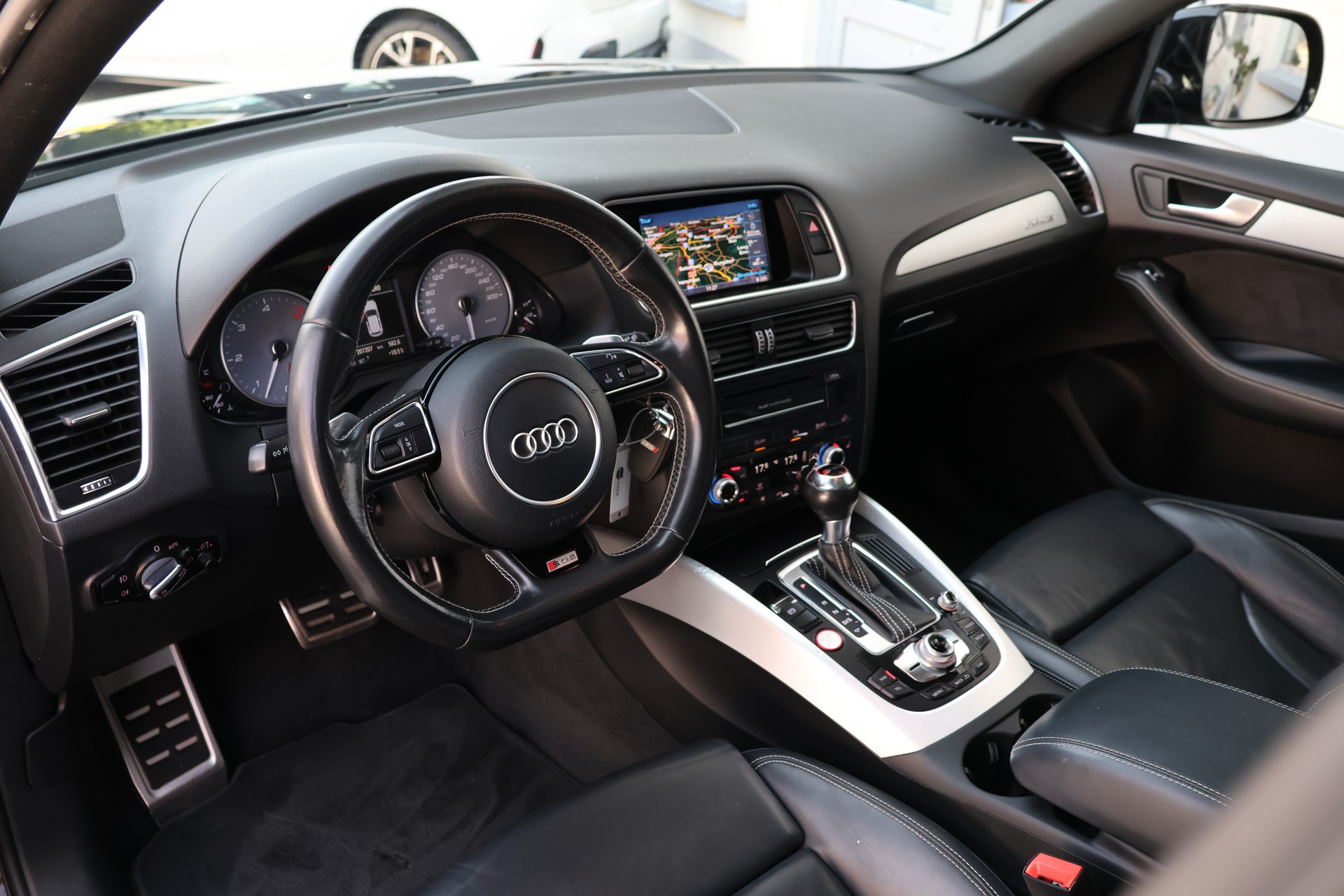 AUDI SQ5 3.0 TDI quattro tiptronic *BLACKEDITION*-image-10