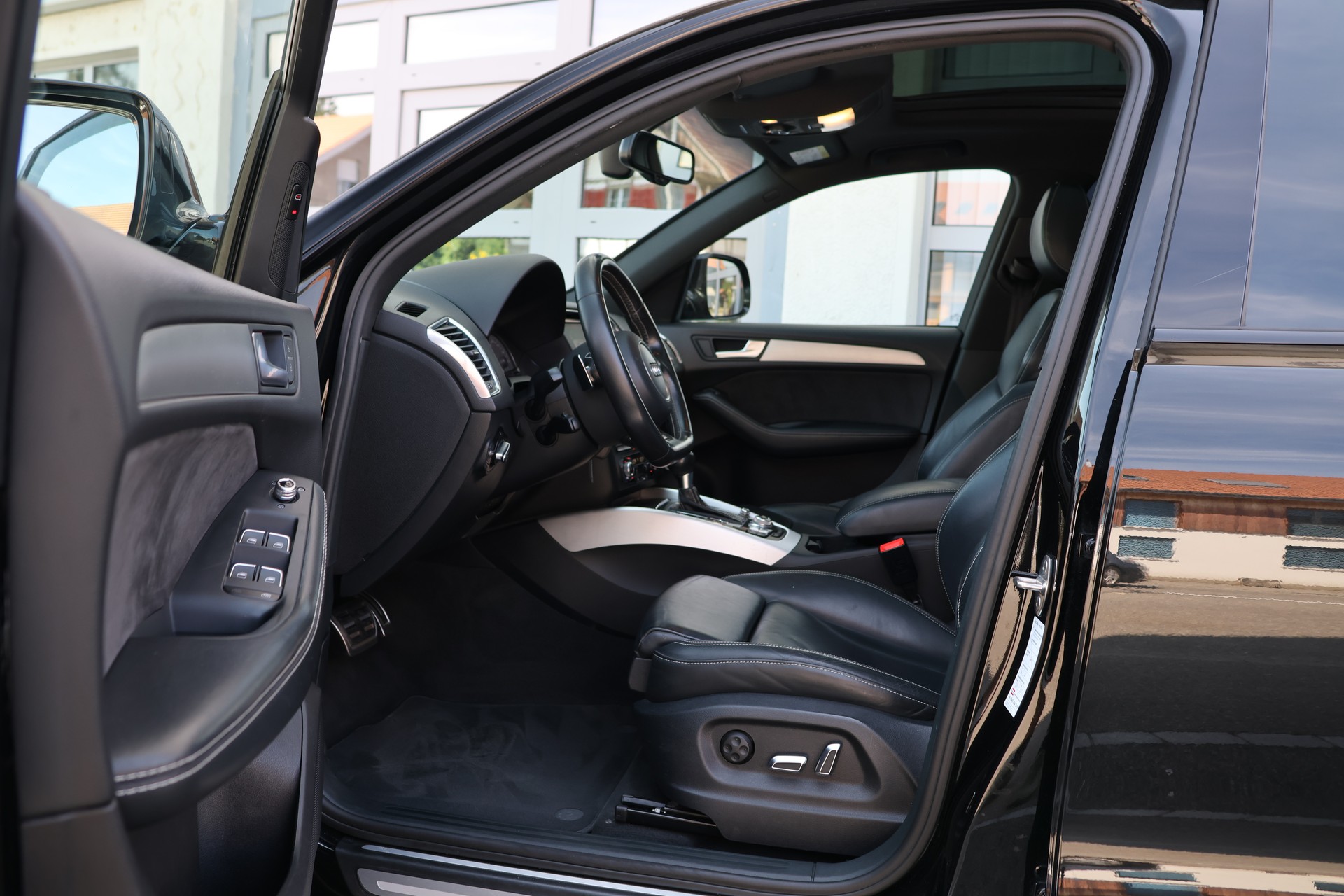 AUDI SQ5 3.0 TDI quattro tiptronic *BLACKEDITION*-image-9