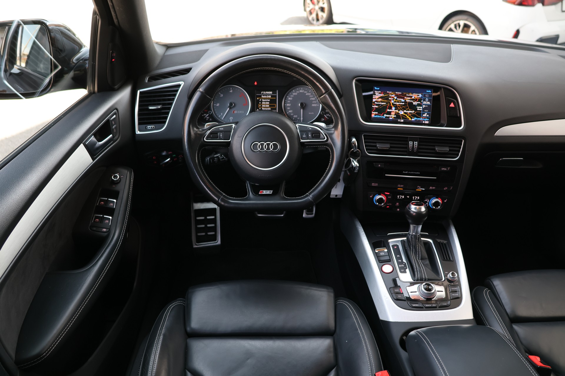 AUDI SQ5 3.0 TDI quattro tiptronic *BLACKEDITION*-image-13