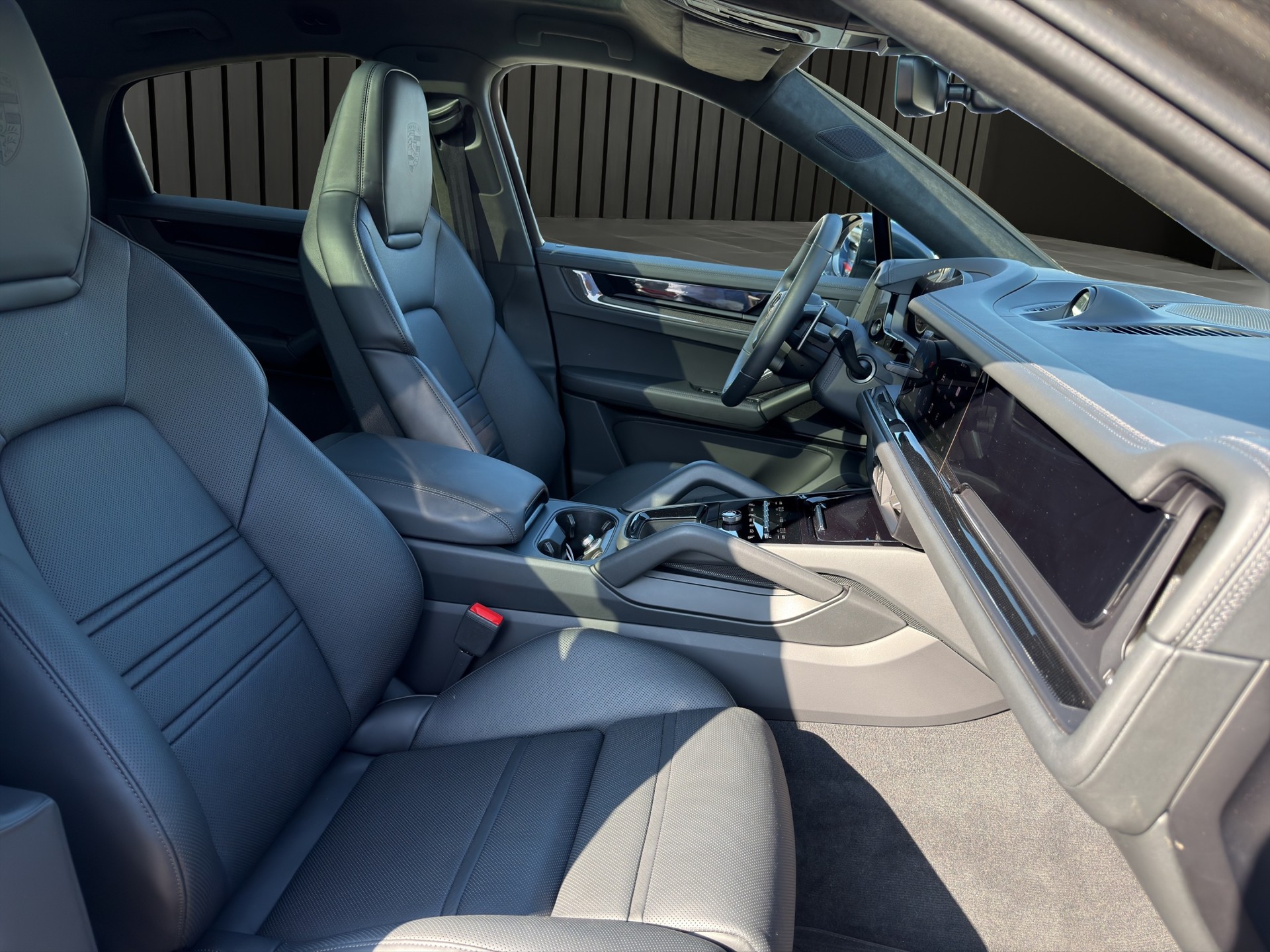 PORSCHE Cayenne Coupé 4.0 V8 GTS-image-15
