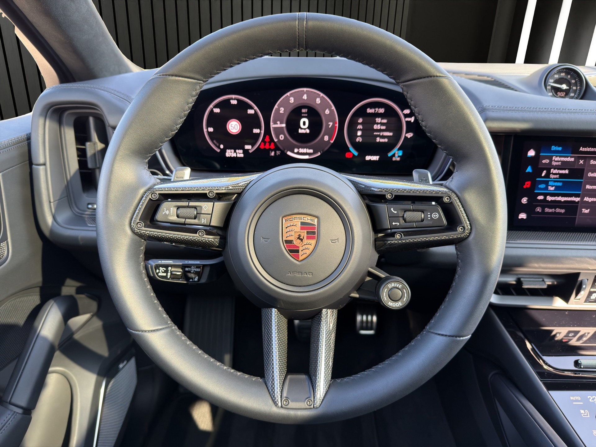 PORSCHE Cayenne Coupé 4.0 V8 GTS-image-9