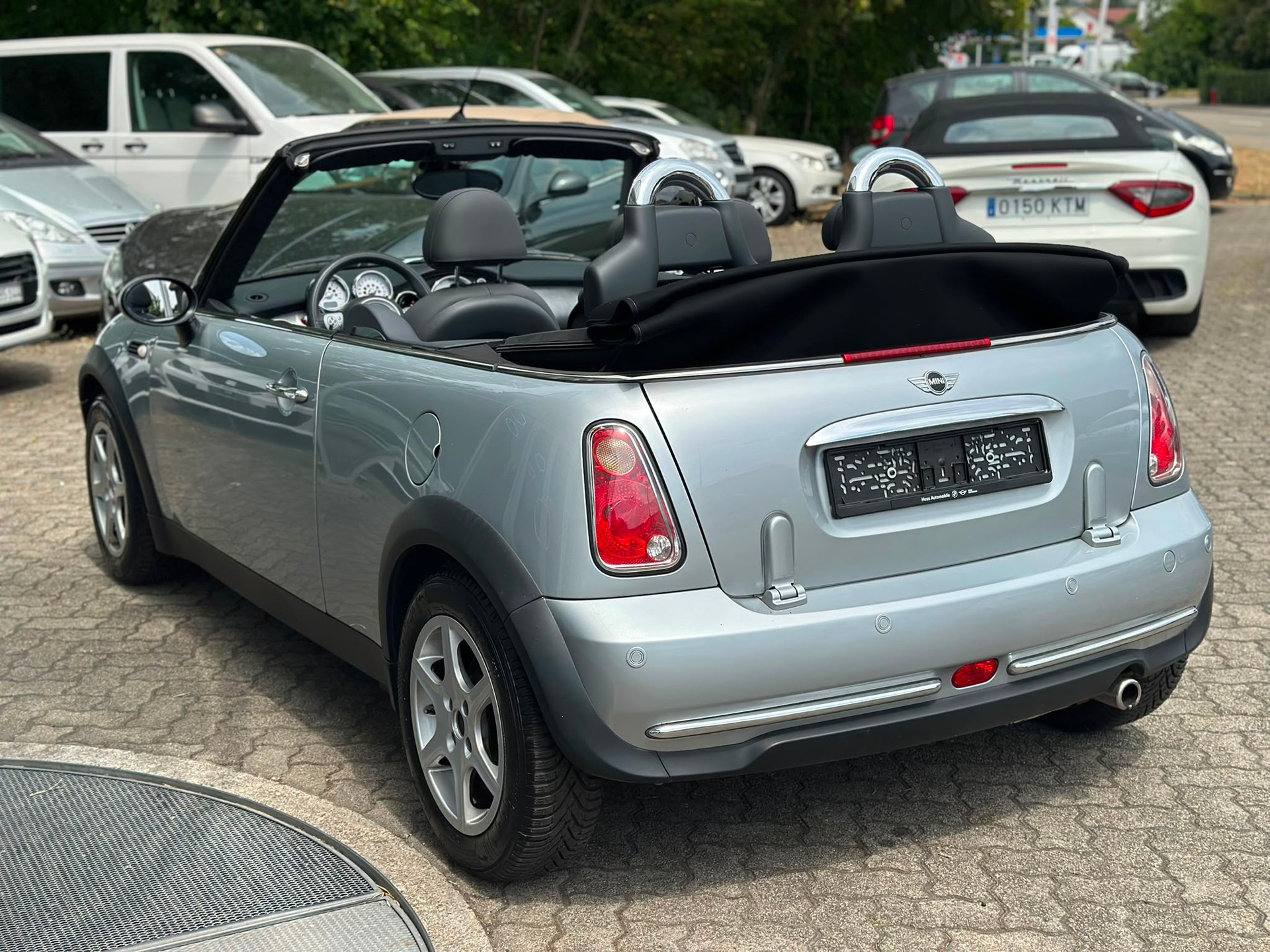 MINI One Cabriolet-image-2