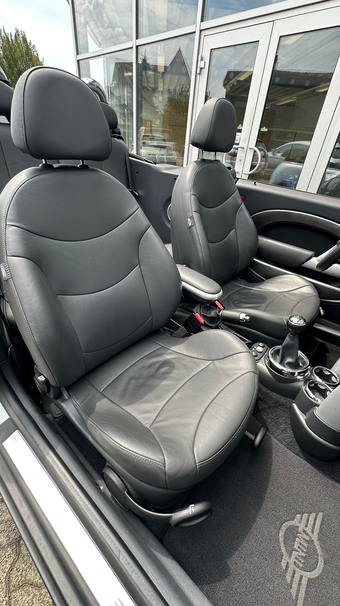 MINI One Cabriolet-image-4