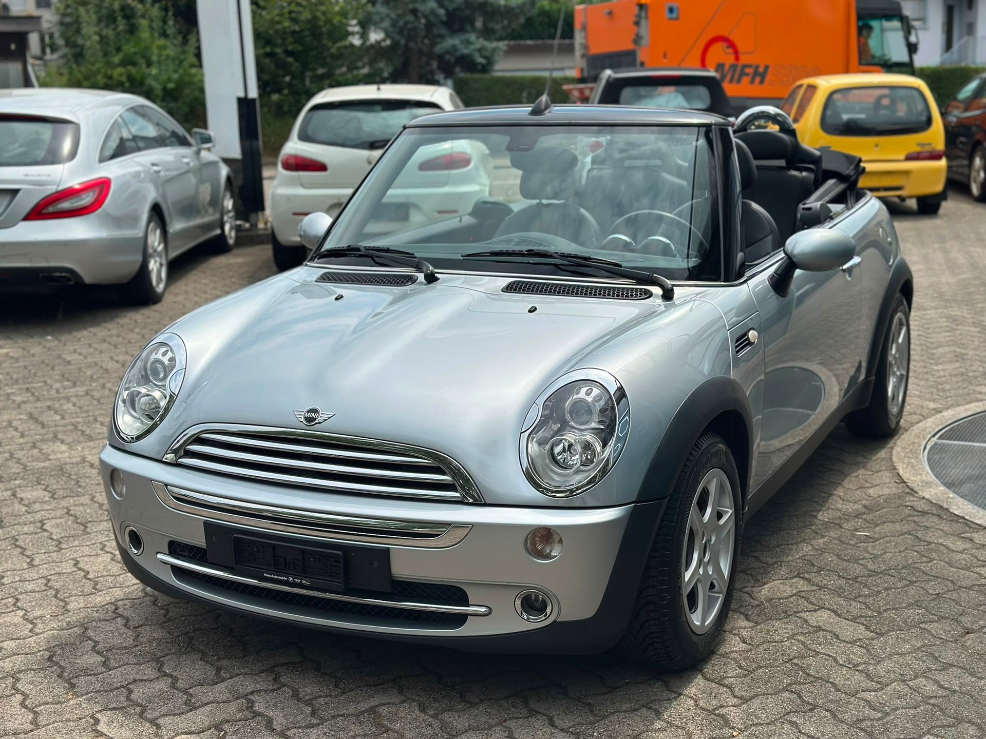 MINI One Cabriolet-image-1