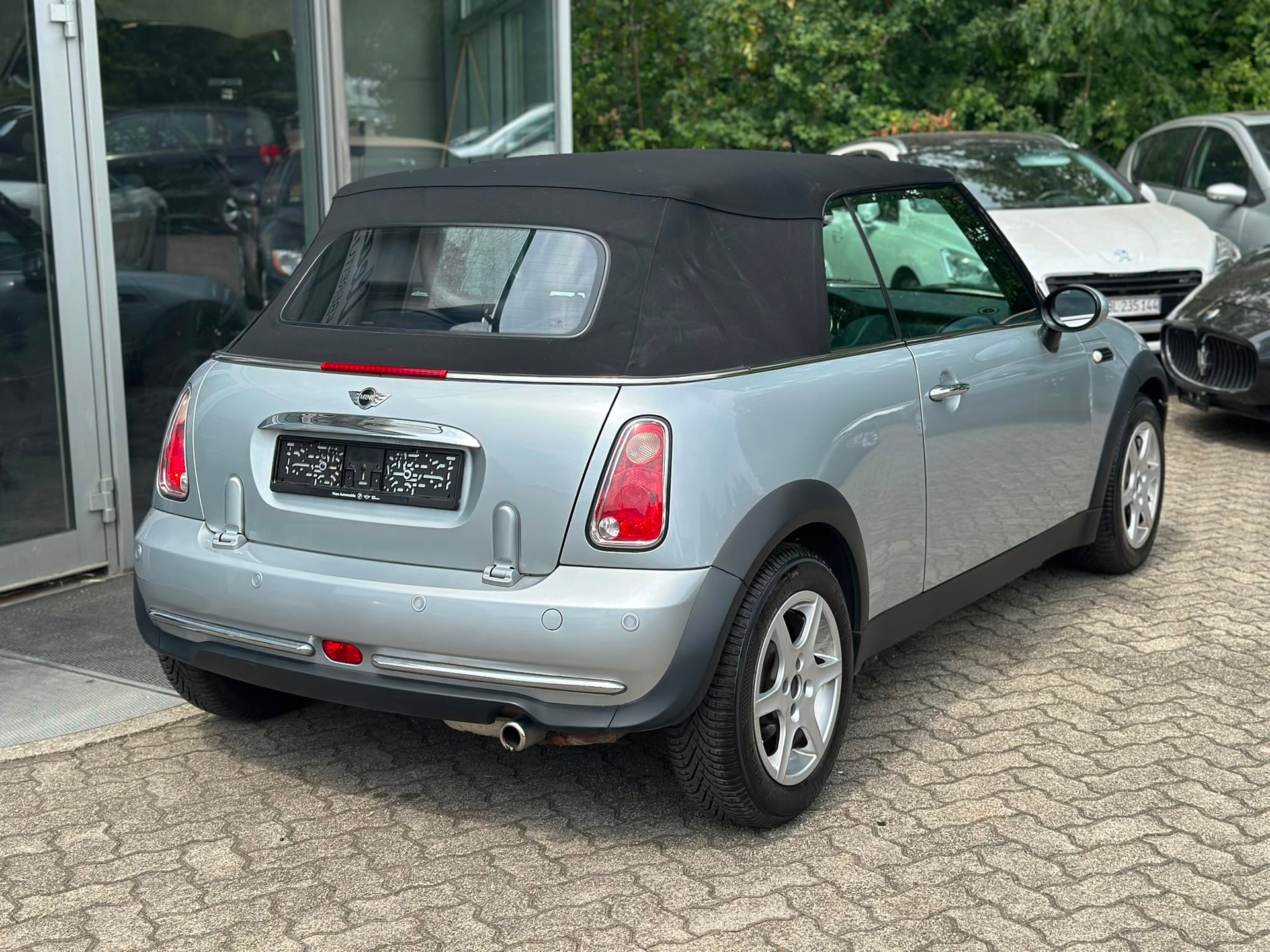MINI One Cabriolet-image-3