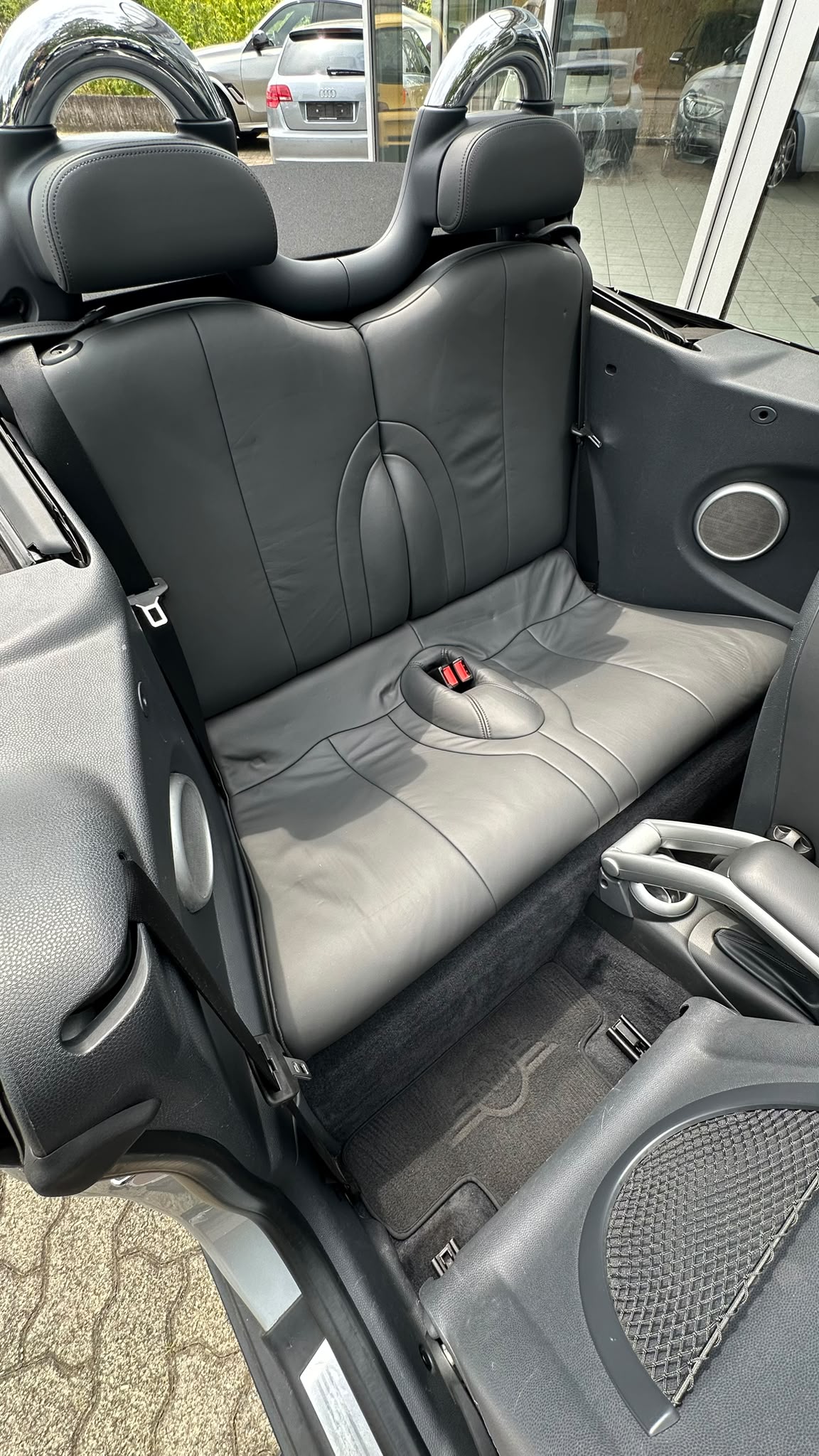 MINI One Cabriolet-image-6