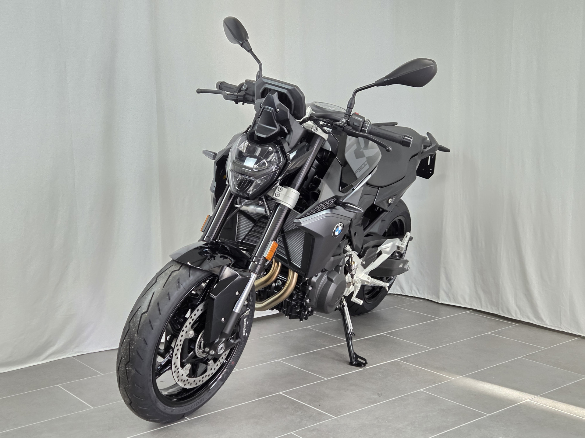BMW F 900 R A2 Triple Black-showroom-element-2