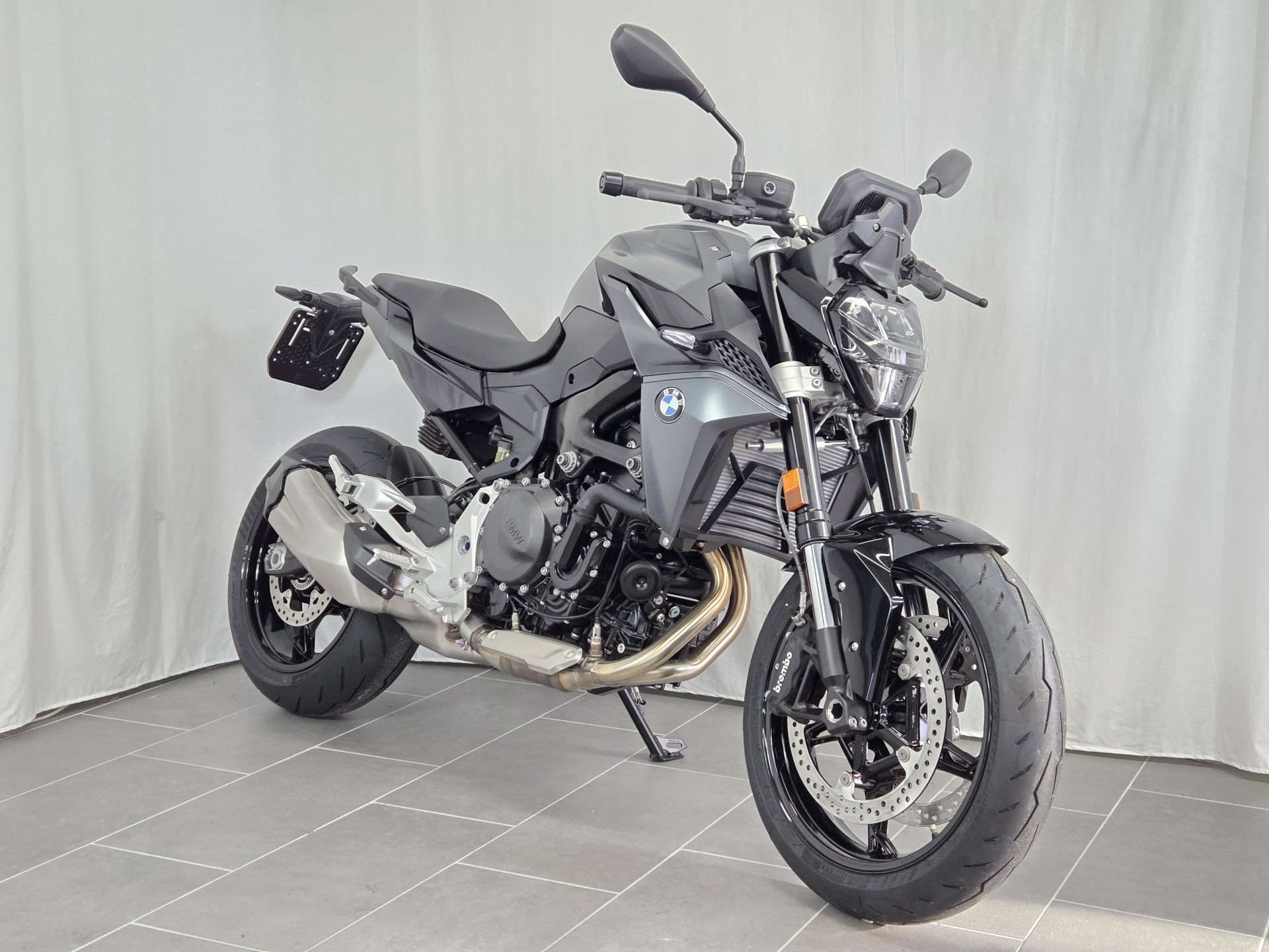 BMW F 900 R A2 Triple Black-showroom-element-1