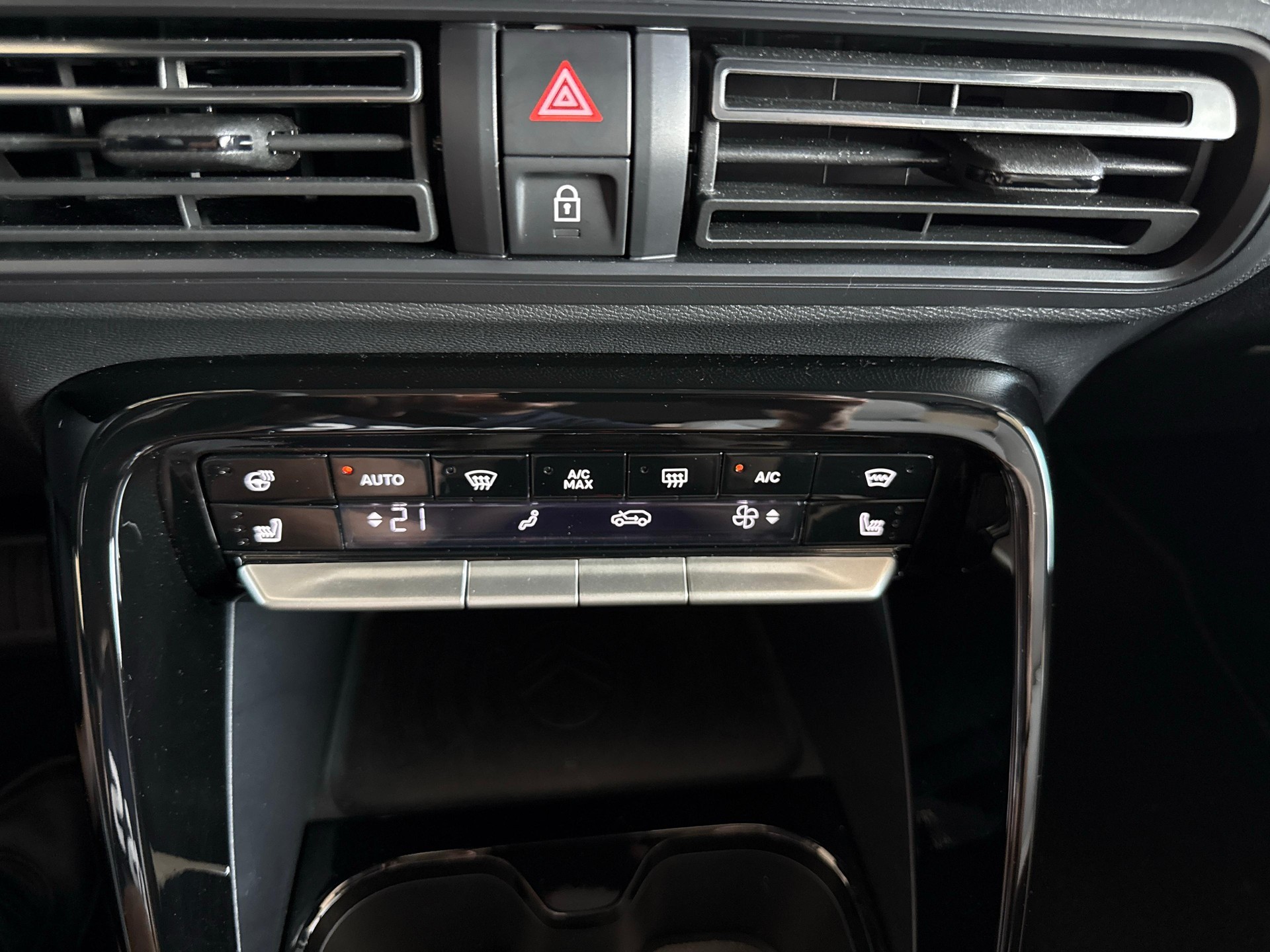 CITROEN C3 1.2 Hybrid Max-image-15