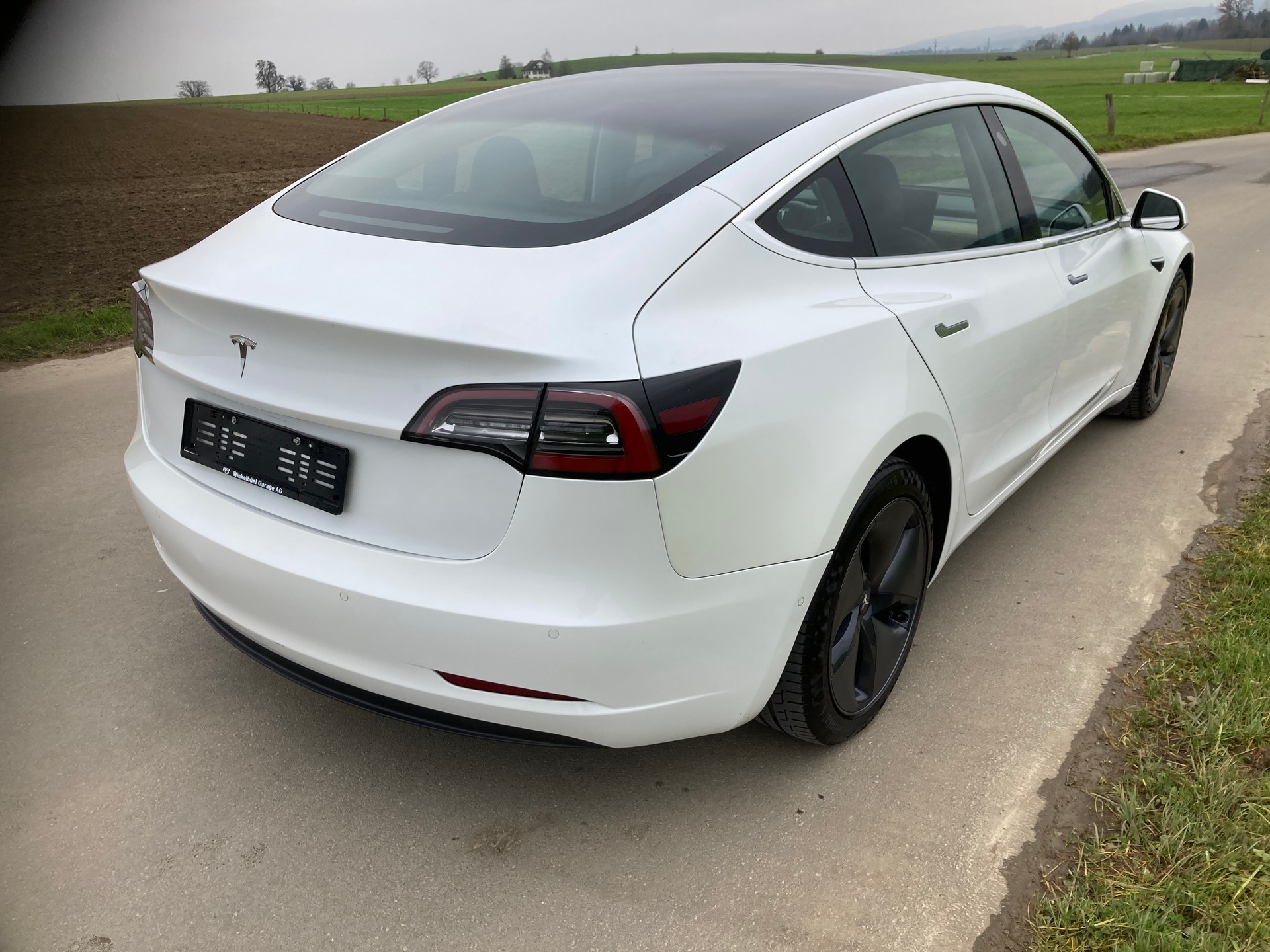 TESLA Model 3-image-2