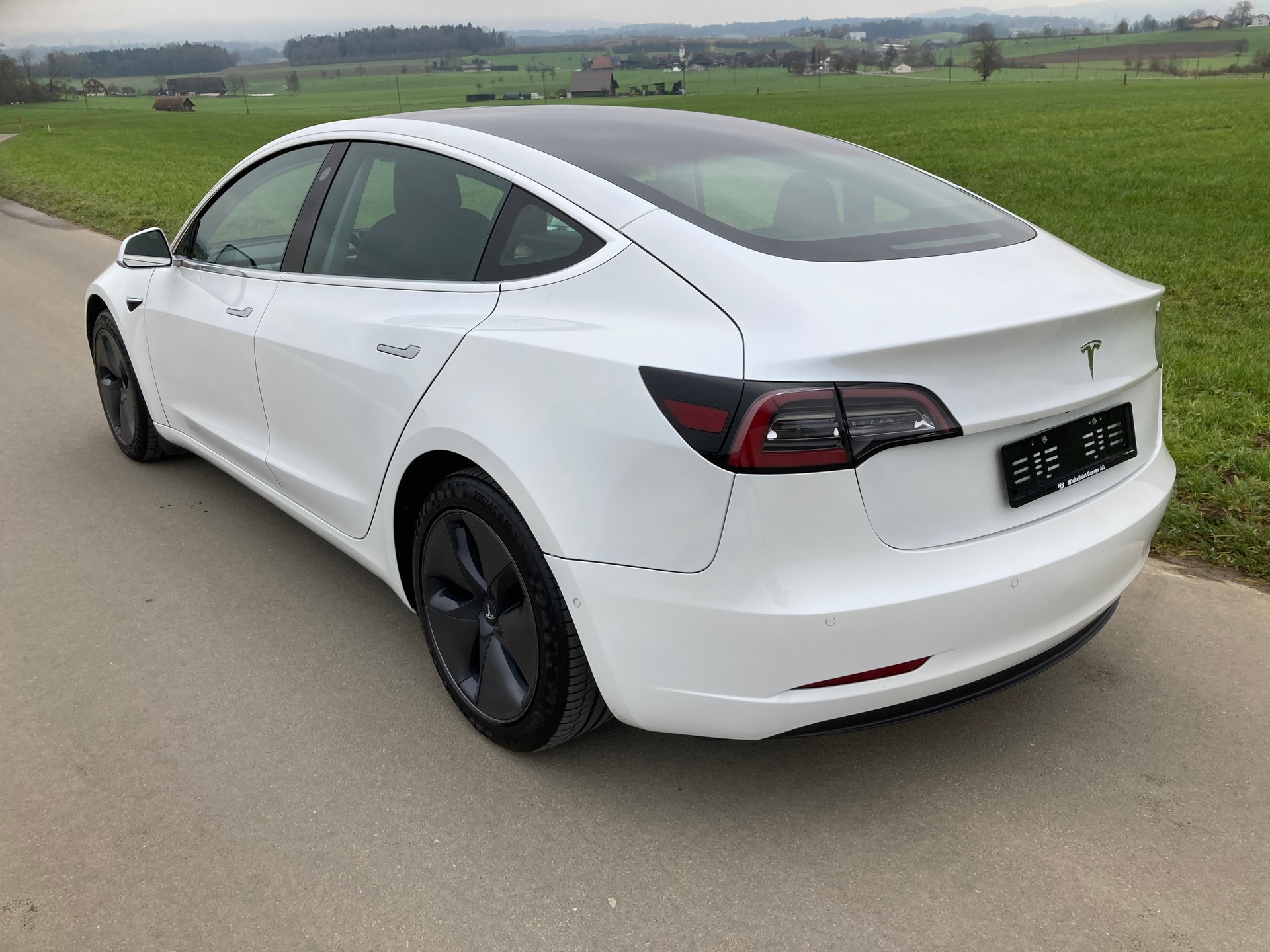 TESLA Model 3-image-3