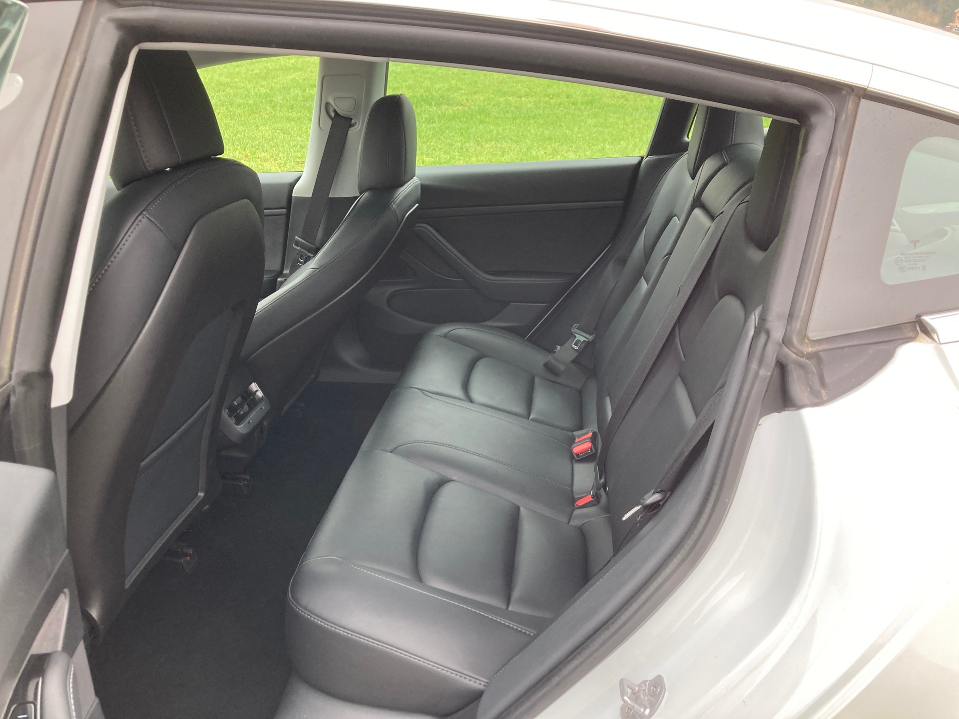 TESLA Model 3-image-6