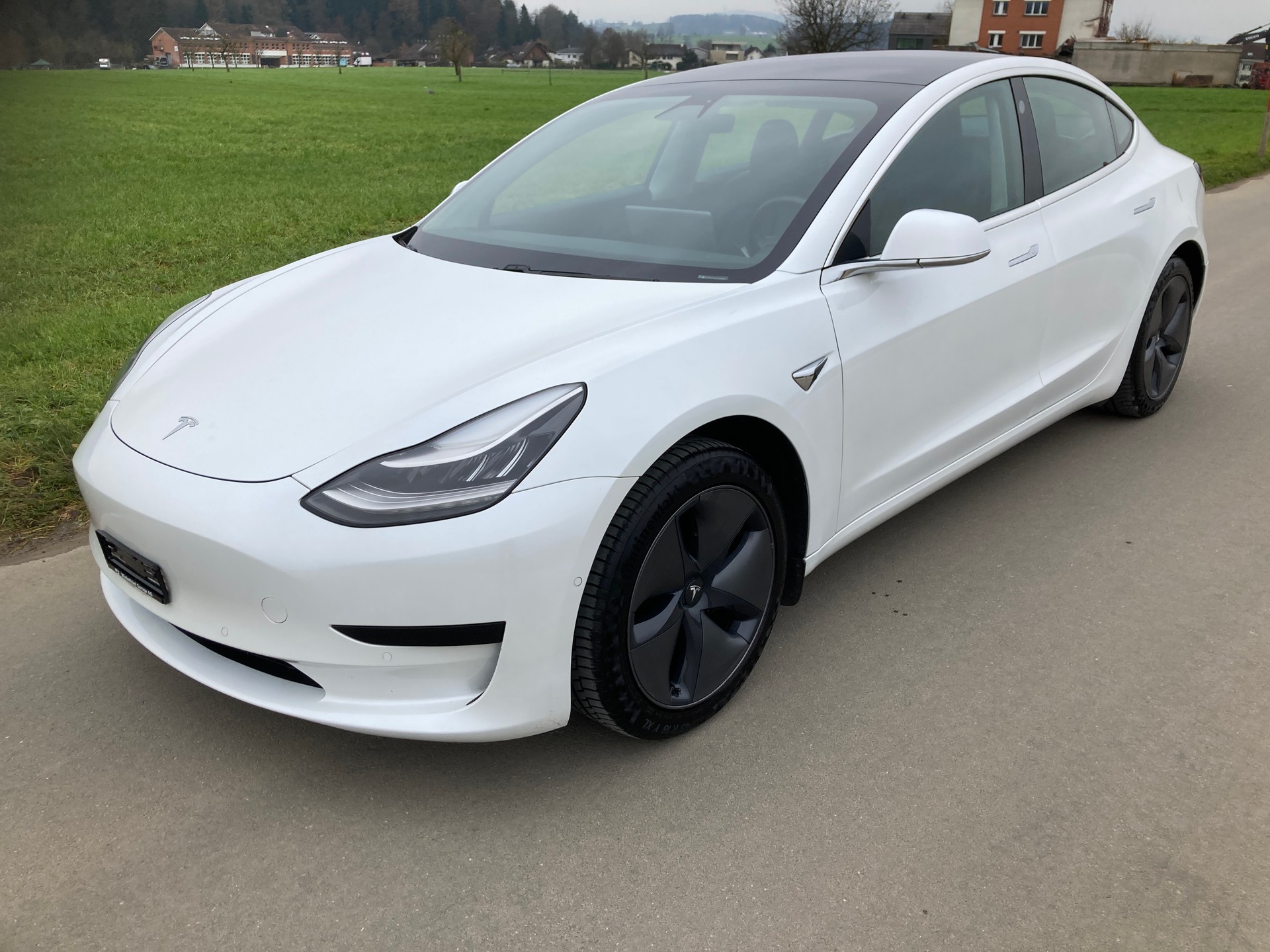 TESLA Model 3-image-0