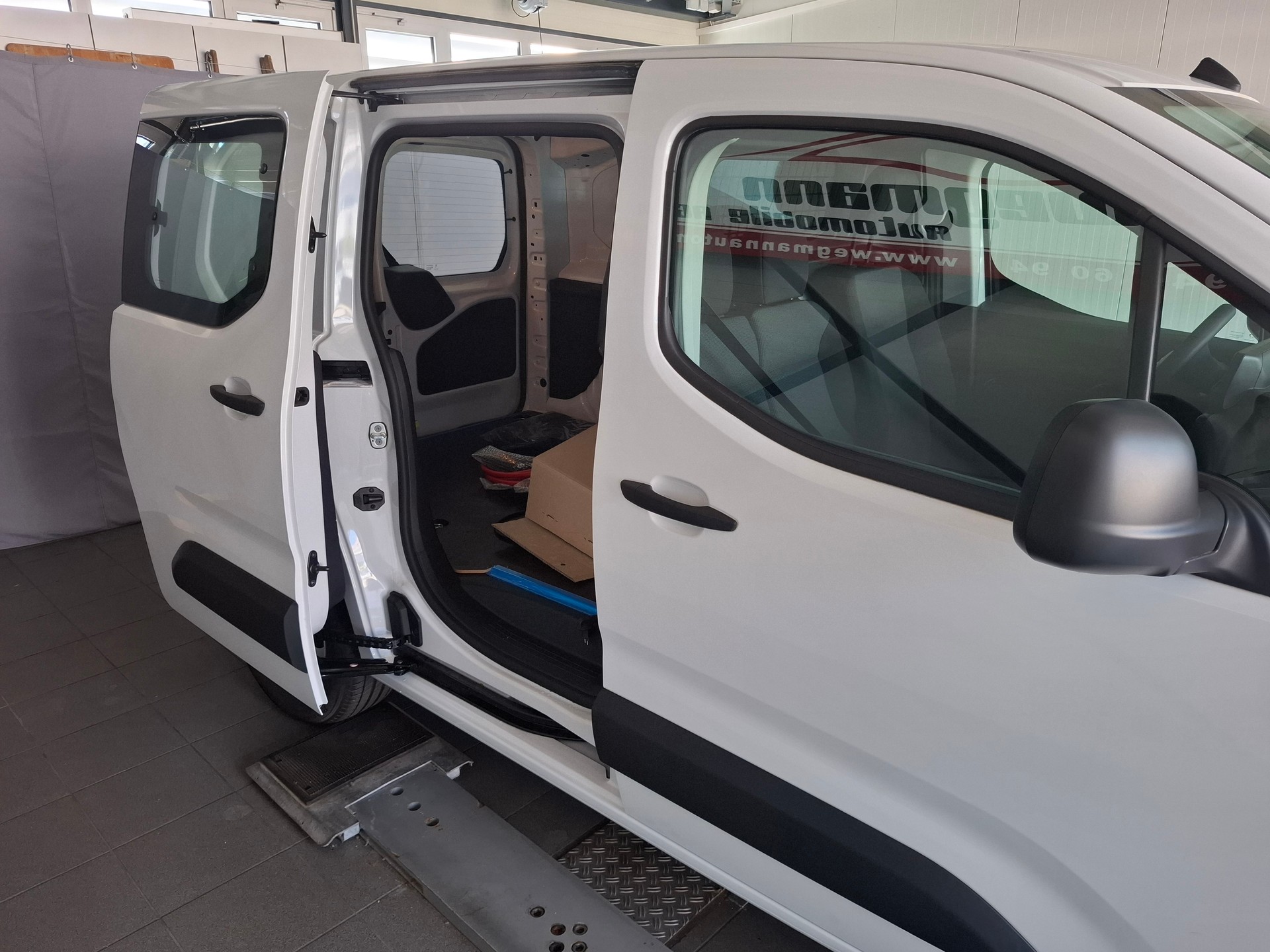 CITROEN e-Berlingo Van Swiss Edition 1000kg-image-4
