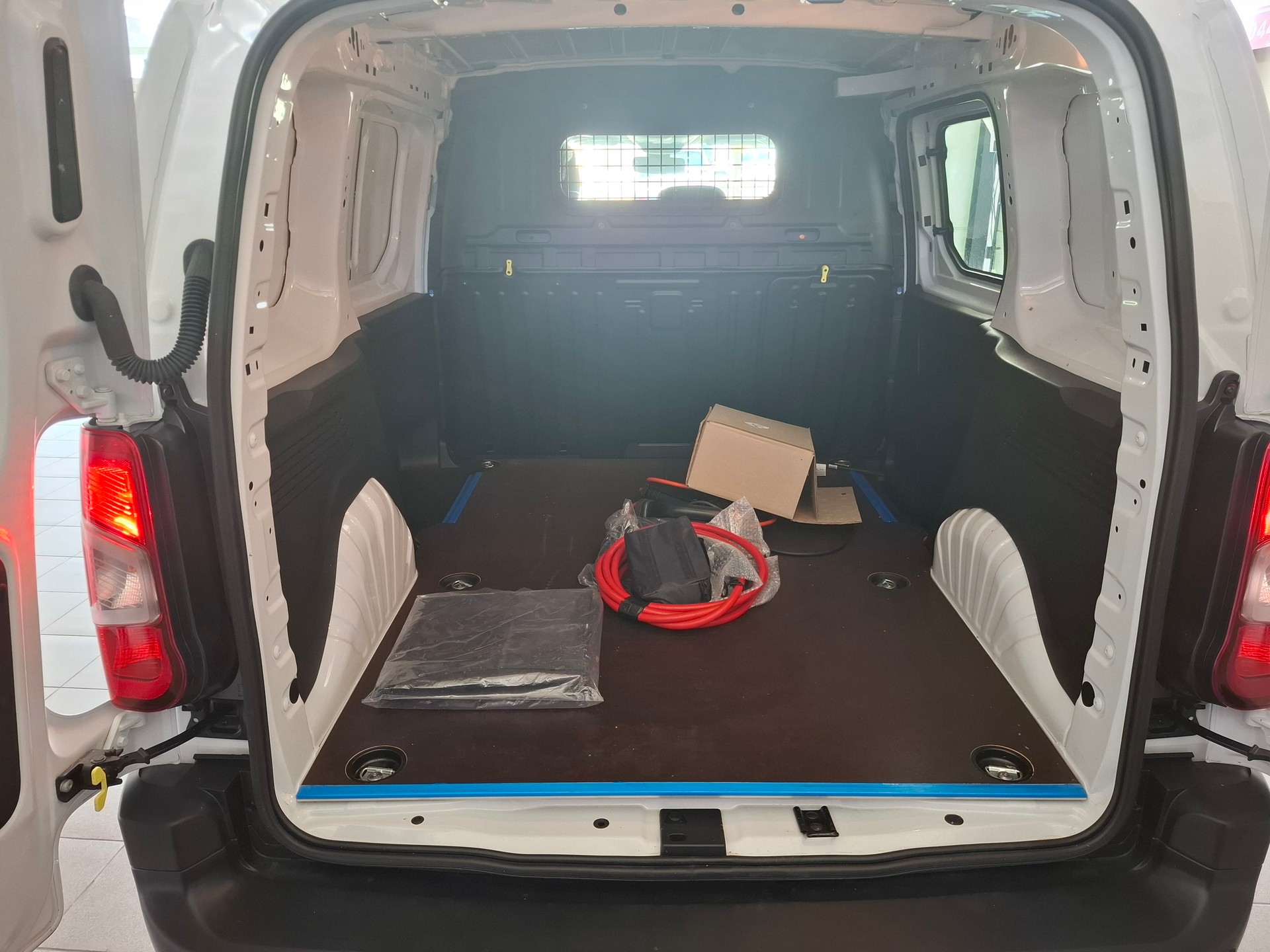 CITROEN e-Berlingo Van Swiss Edition 1000kg-image-3