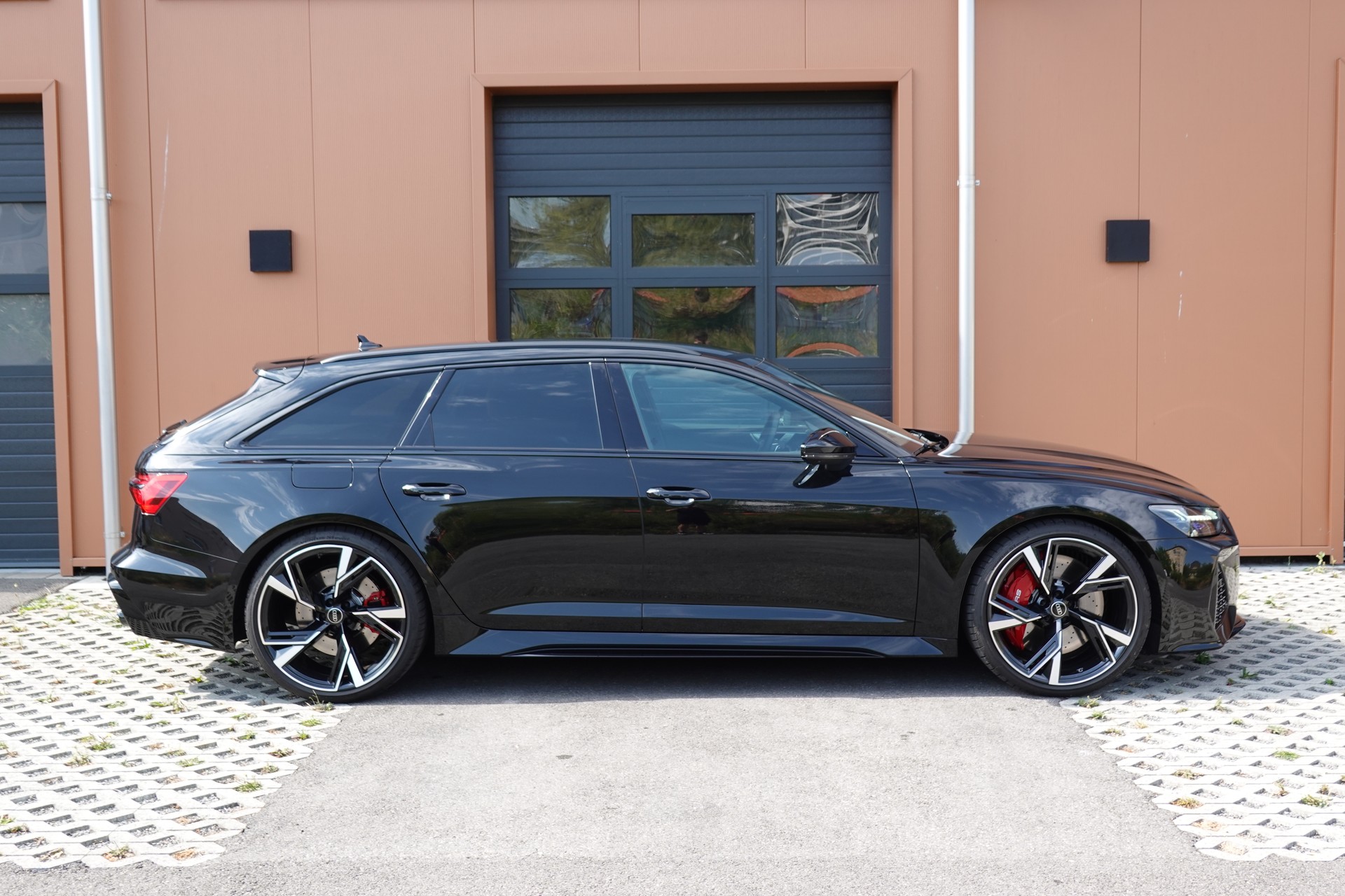 AUDI RS6 Avant 4.0 TFSI V8 Performance "* Vehicule CH * Sièges électriques/Chauffants/Ventiles * Son Bang & Olufsen *"-image-3
