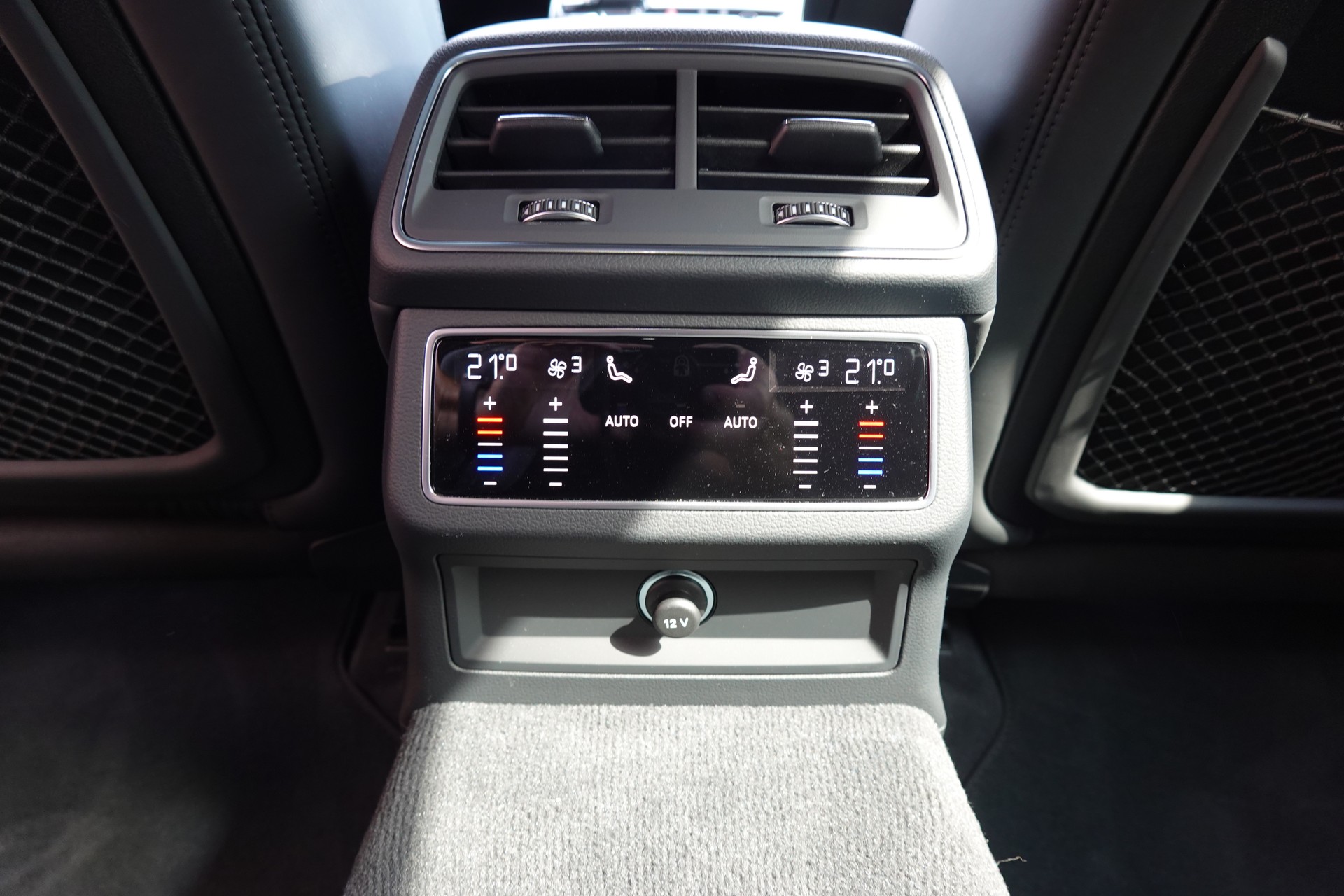 AUDI RS6 Avant 4.0 TFSI V8 Performance "* Vehicule CH * Sièges électriques/Chauffants/Ventiles * Son Bang & Olufsen *"-image-20