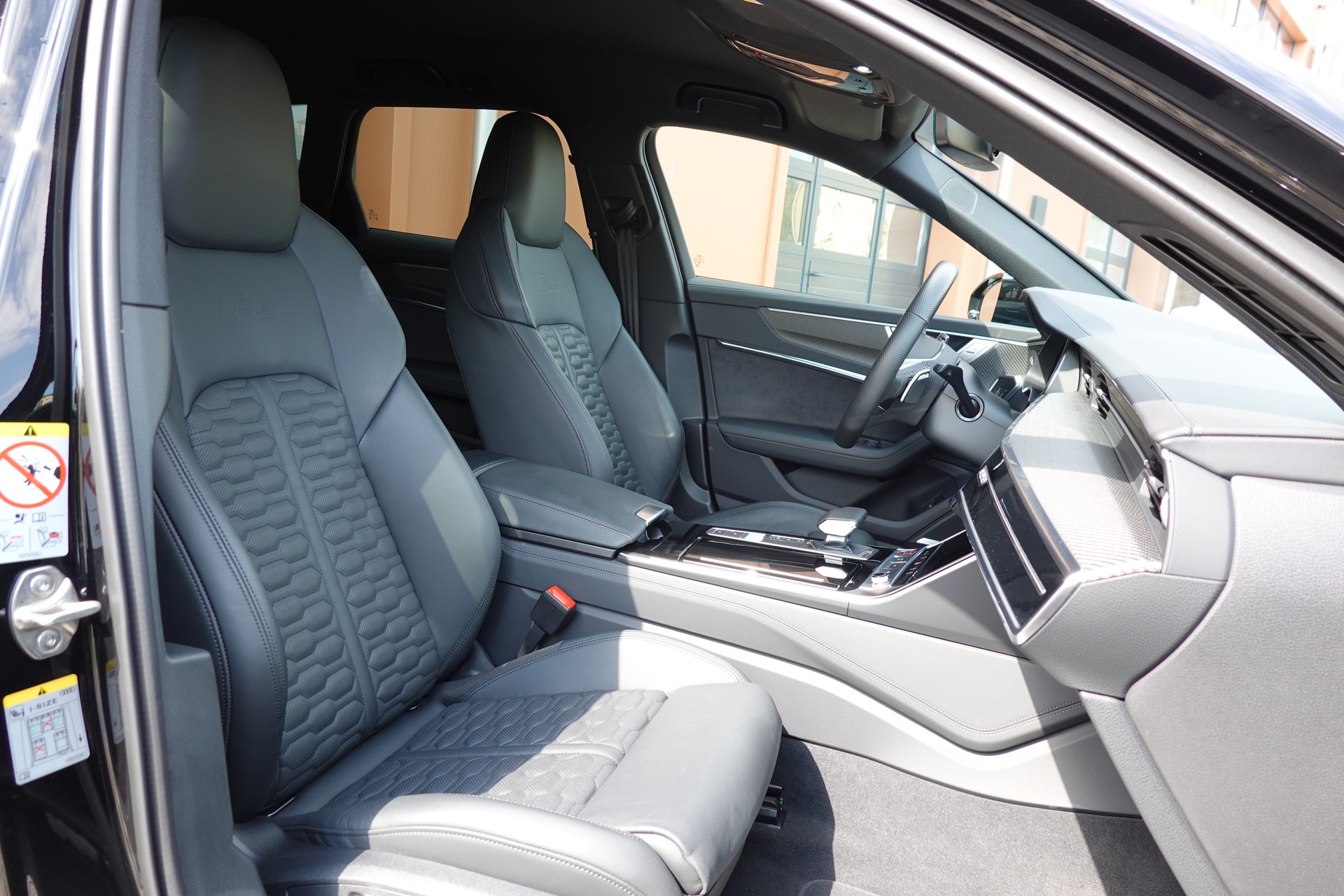 AUDI RS6 Avant 4.0 TFSI V8 Performance "* Vehicule CH * Sièges électriques/Chauffants/Ventiles * Son Bang & Olufsen *"-image-23