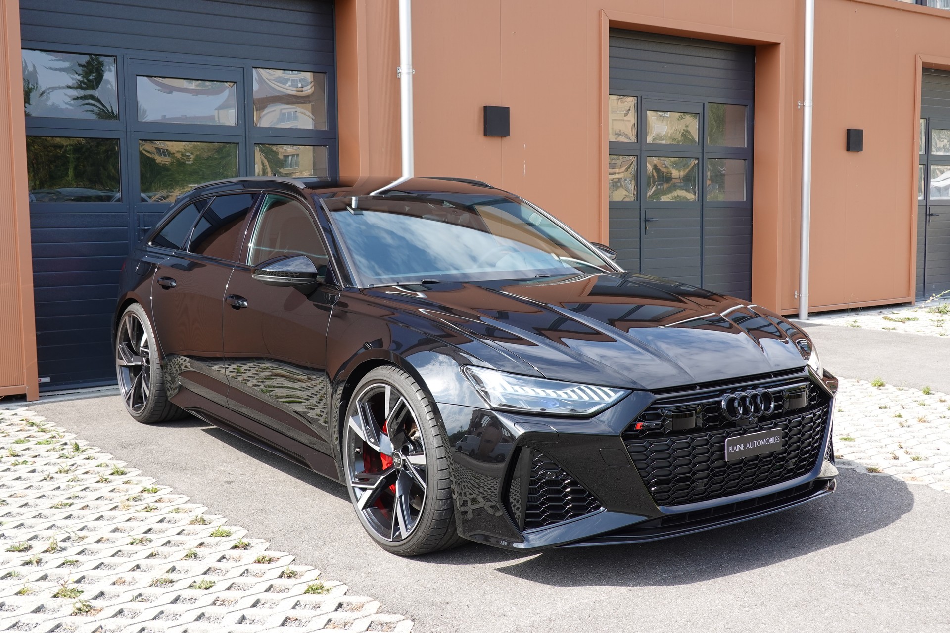 AUDI RS6 Avant 4.0 TFSI V8 Performance "* Vehicule CH * Sièges électriques/Chauffants/Ventiles * Son Bang & Olufsen *"-image-2
