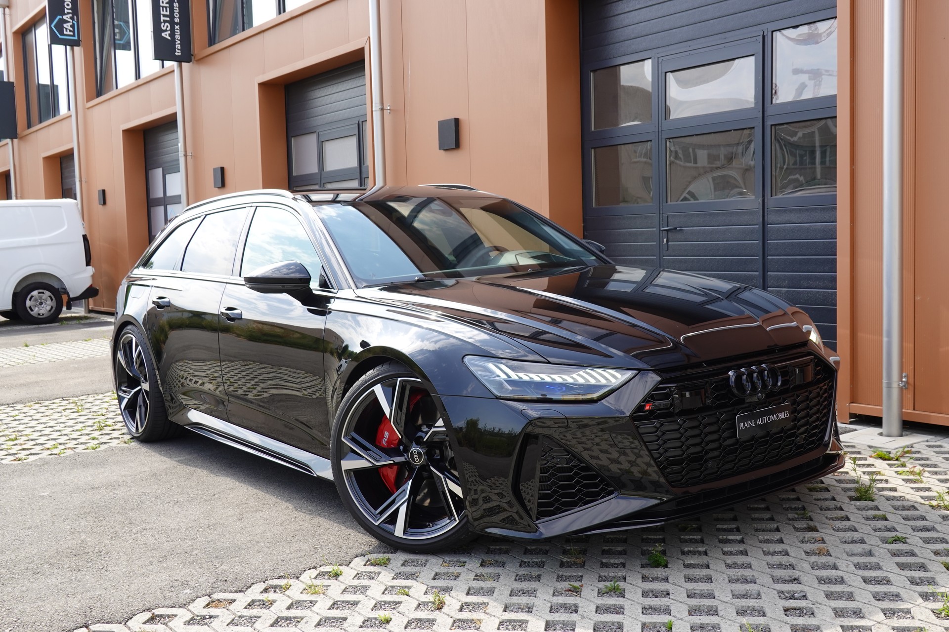 AUDI RS6 Avant 4.0 TFSI V8 Performance "* Vehicule CH * Sièges électriques/Chauffants/Ventiles * Son Bang & Olufsen *"-image-5