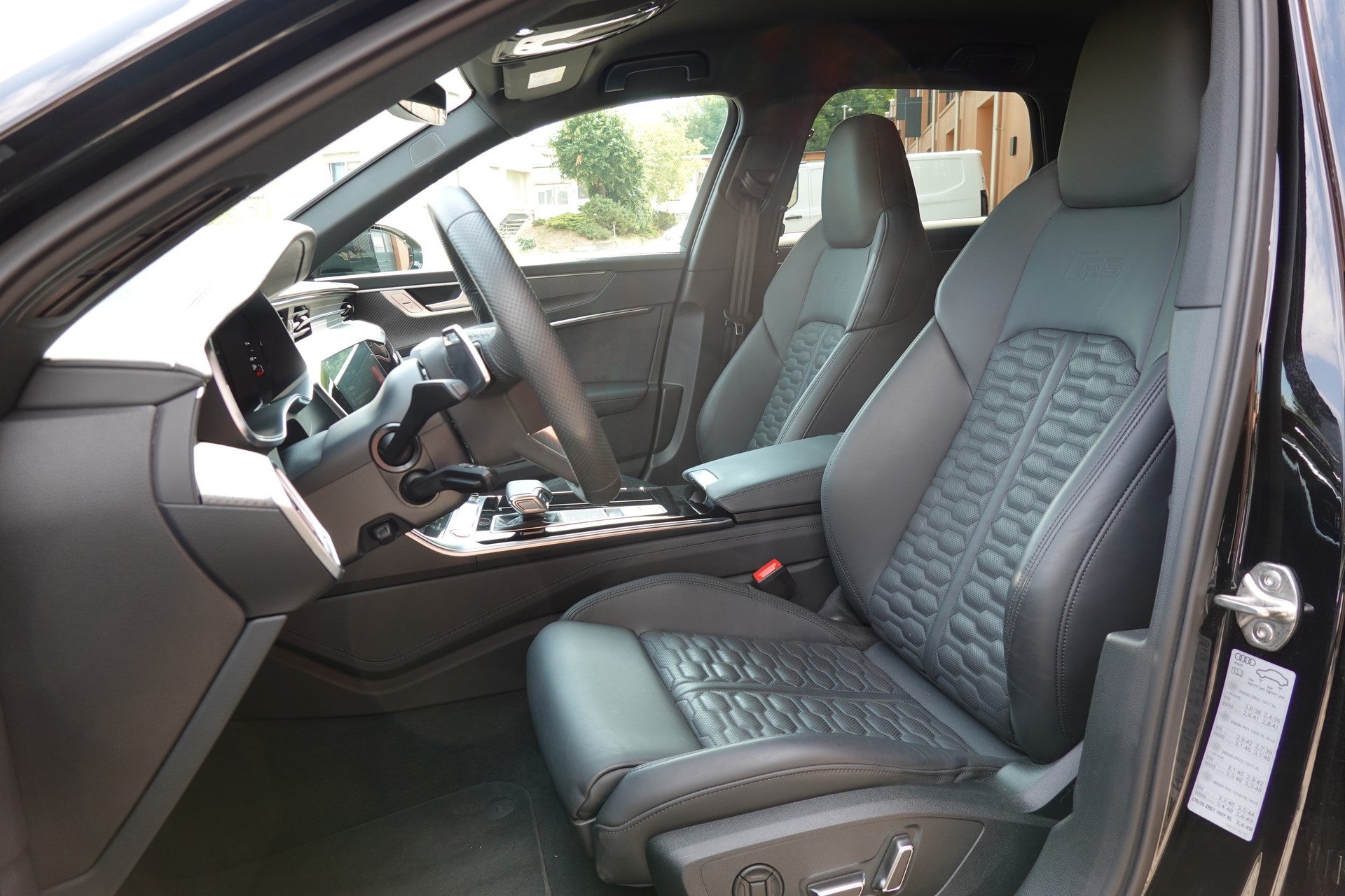 AUDI RS6 Avant 4.0 TFSI V8 Performance "* Vehicule CH * Sièges électriques/Chauffants/Ventiles * Son Bang & Olufsen *"-image-22