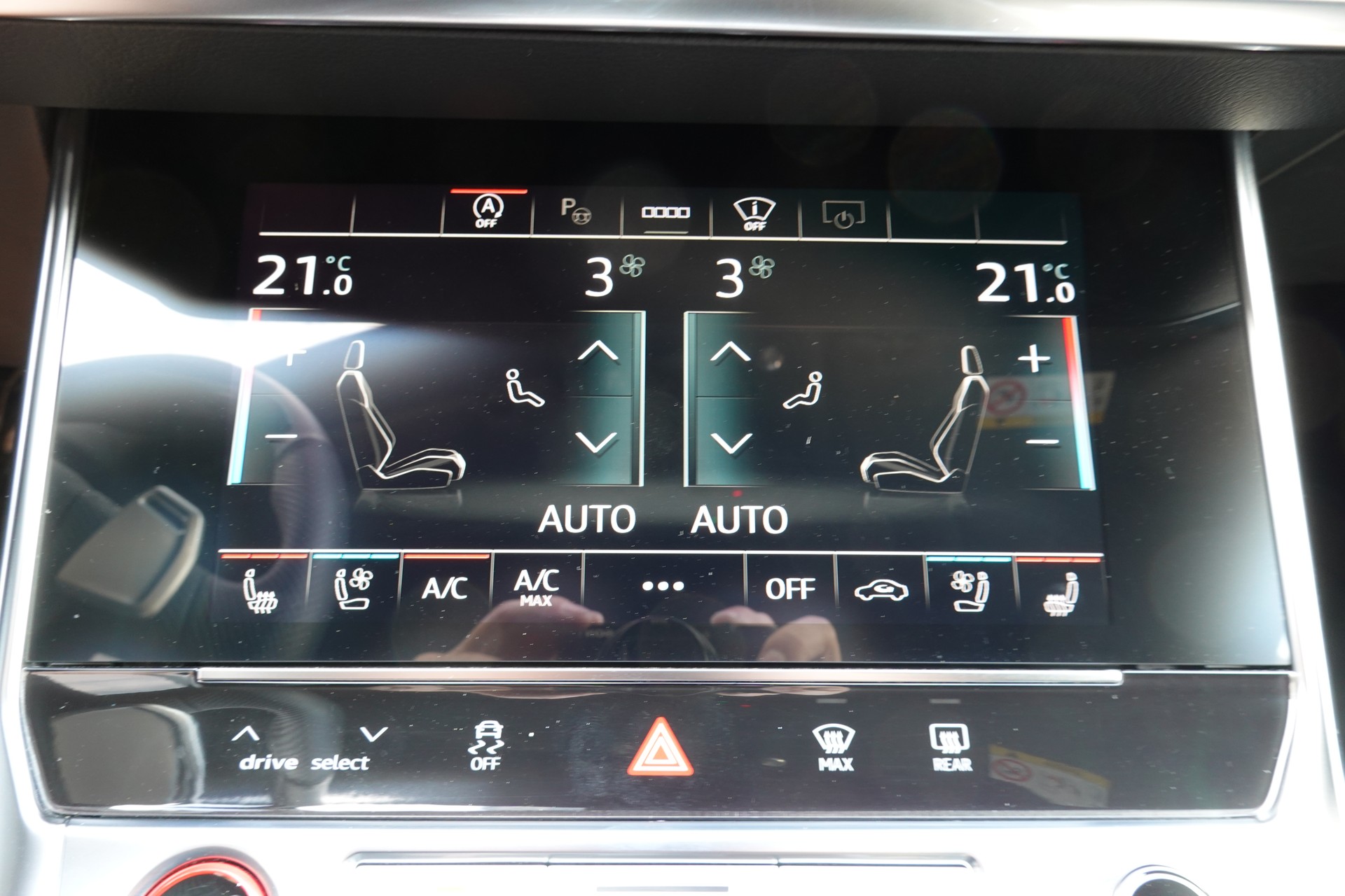 AUDI RS6 Avant 4.0 TFSI V8 Performance "* Vehicule CH * Sièges électriques/Chauffants/Ventiles * Son Bang & Olufsen *"-image-16