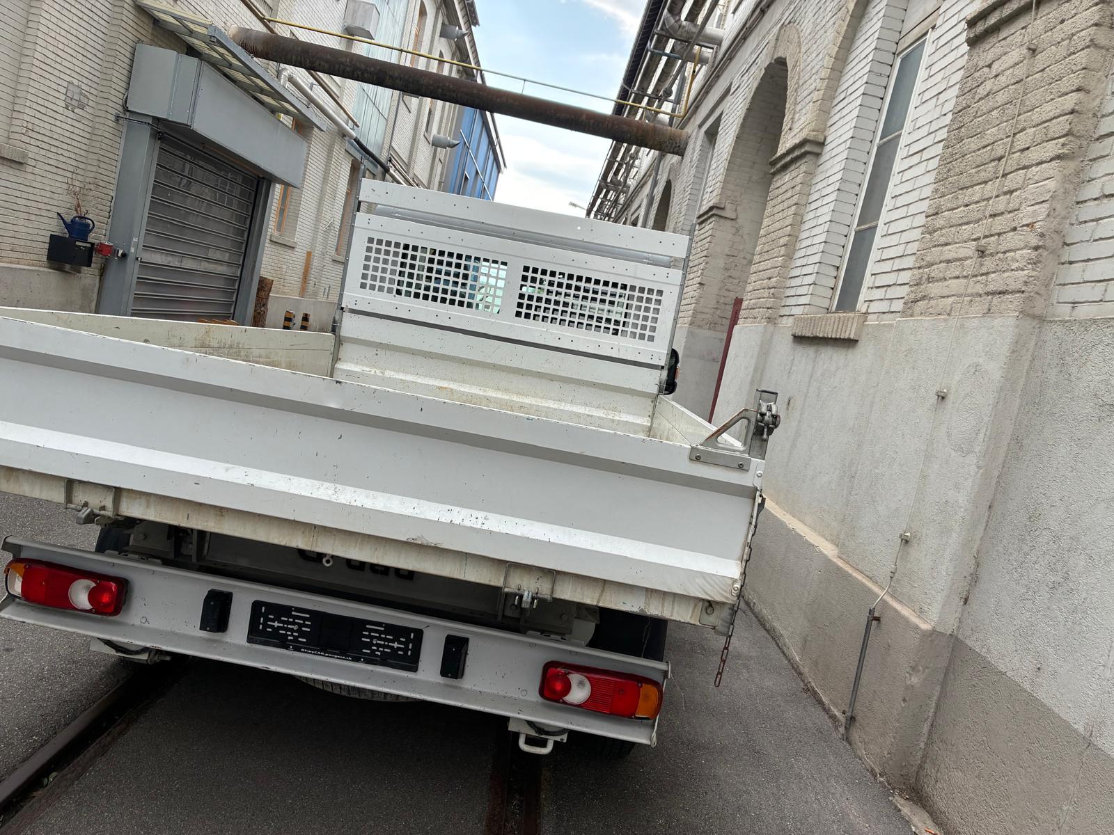 PEUGEOT Boxer 2.2 HDI 335 Pro L2-image-4