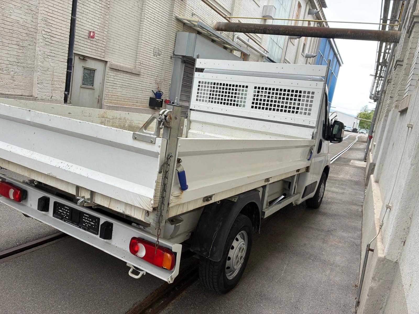 PEUGEOT Boxer 2.2 HDI 335 Pro L2-image-5