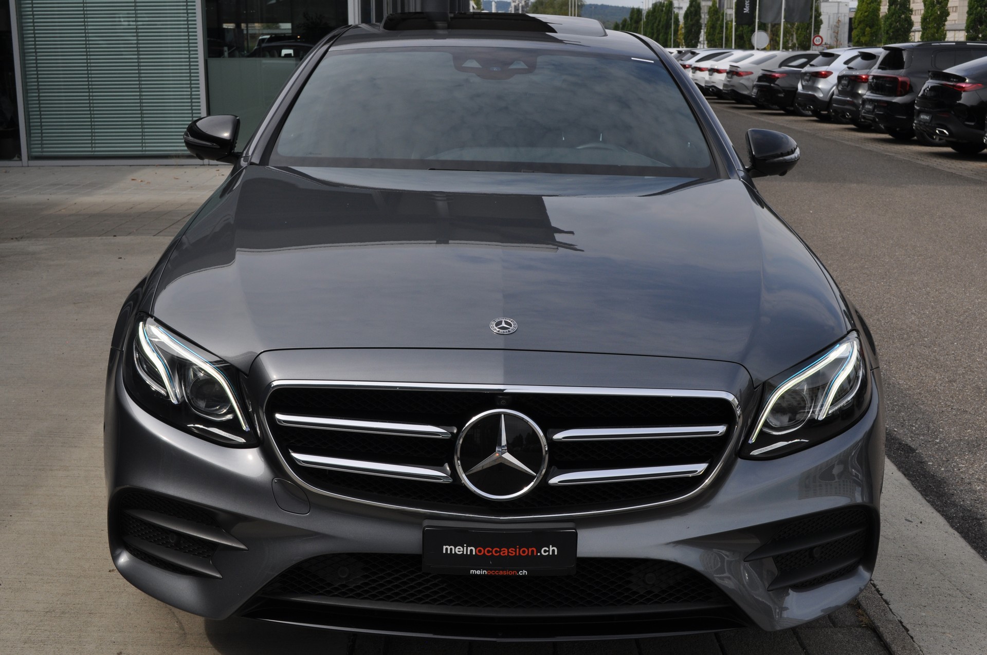 MERCEDES-BENZ E 350e AMG Line-image-18