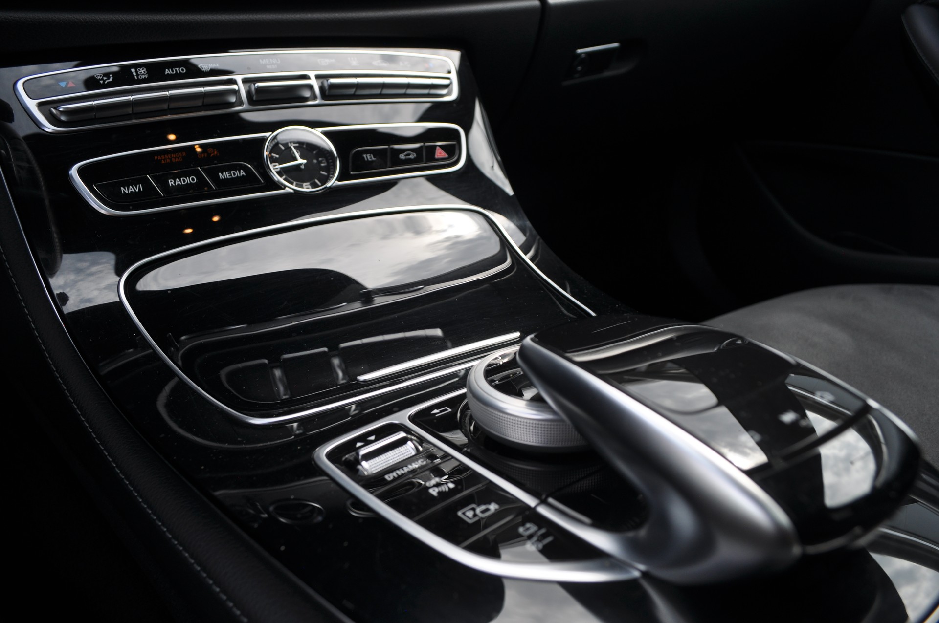 MERCEDES-BENZ E 350e AMG Line-image-13
