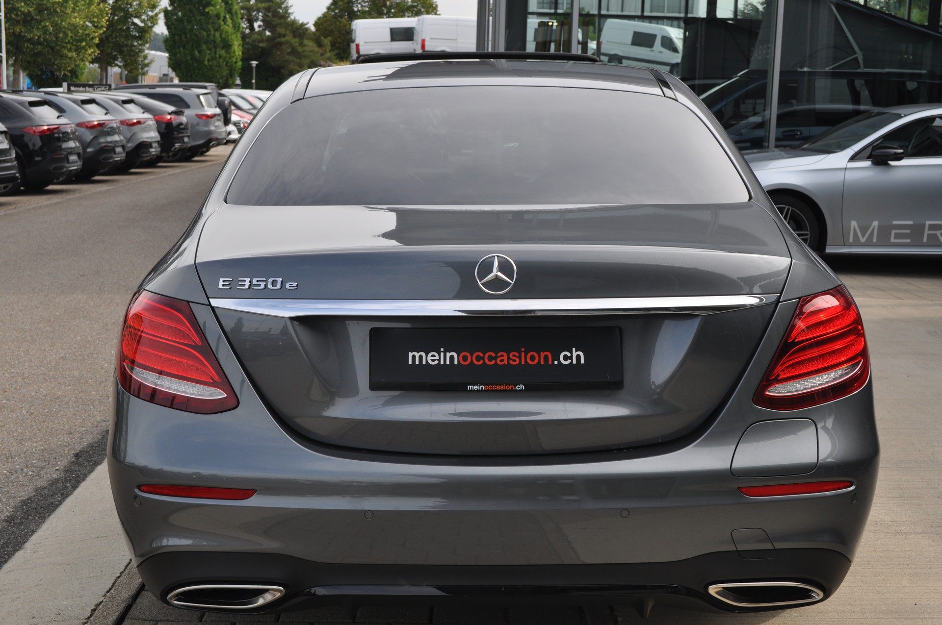 MERCEDES-BENZ E 350e AMG Line-image-4