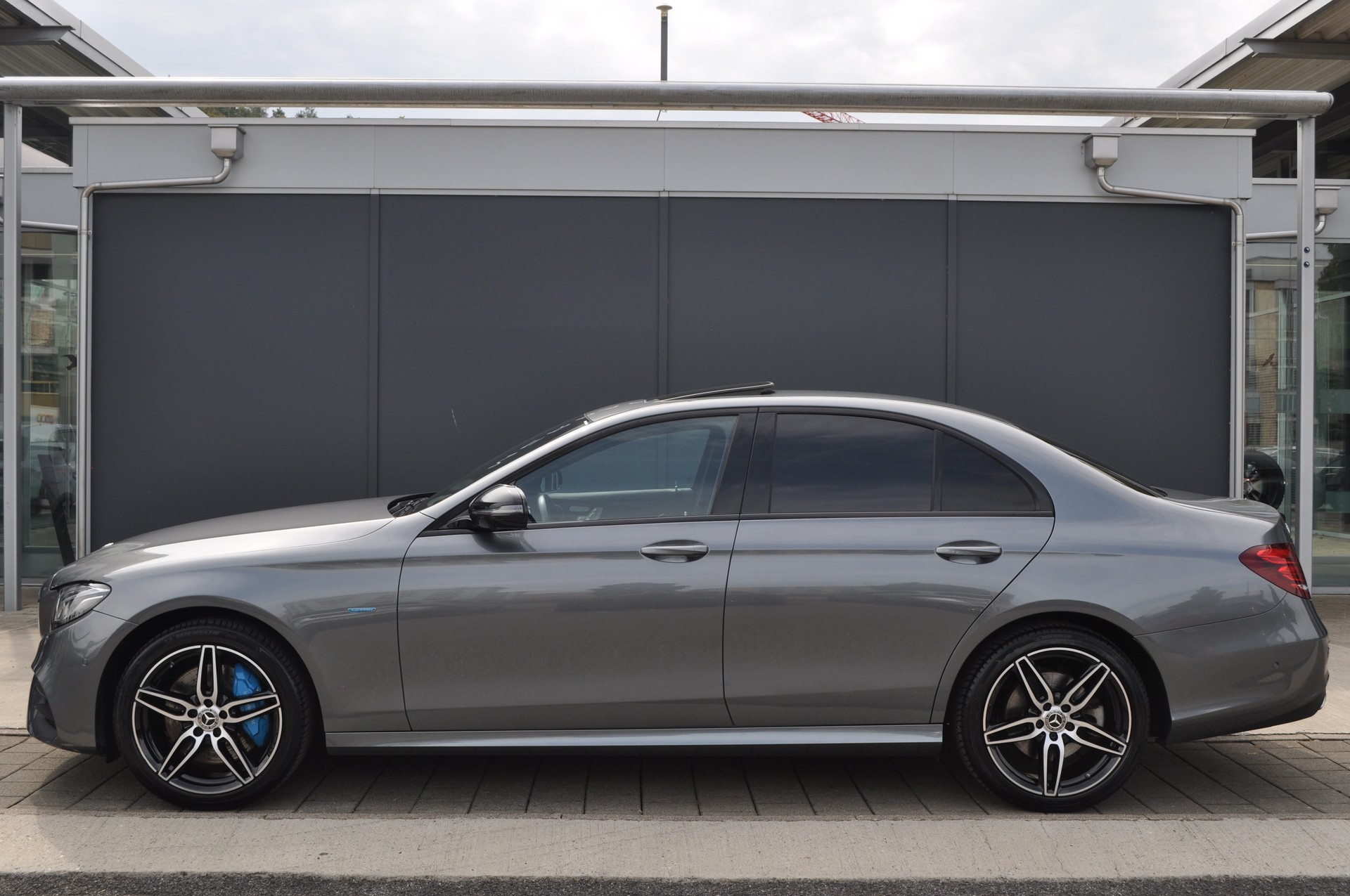 MERCEDES-BENZ E 350e AMG Line-image-2