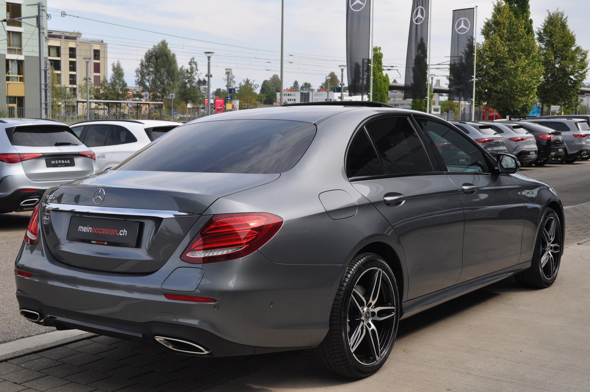 MERCEDES-BENZ E 350e AMG Line-image-5