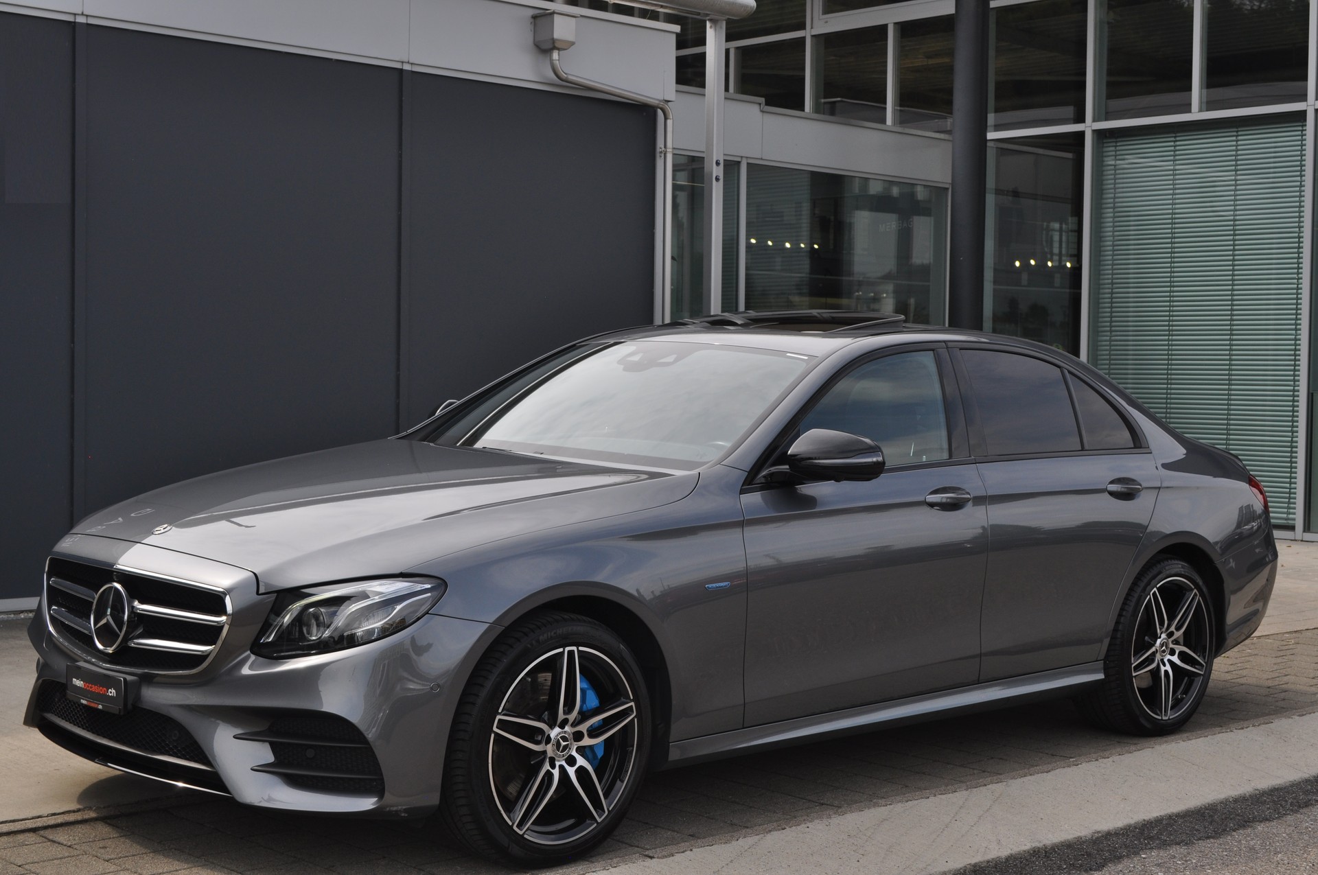 MERCEDES-BENZ E 350e AMG Line-image-1