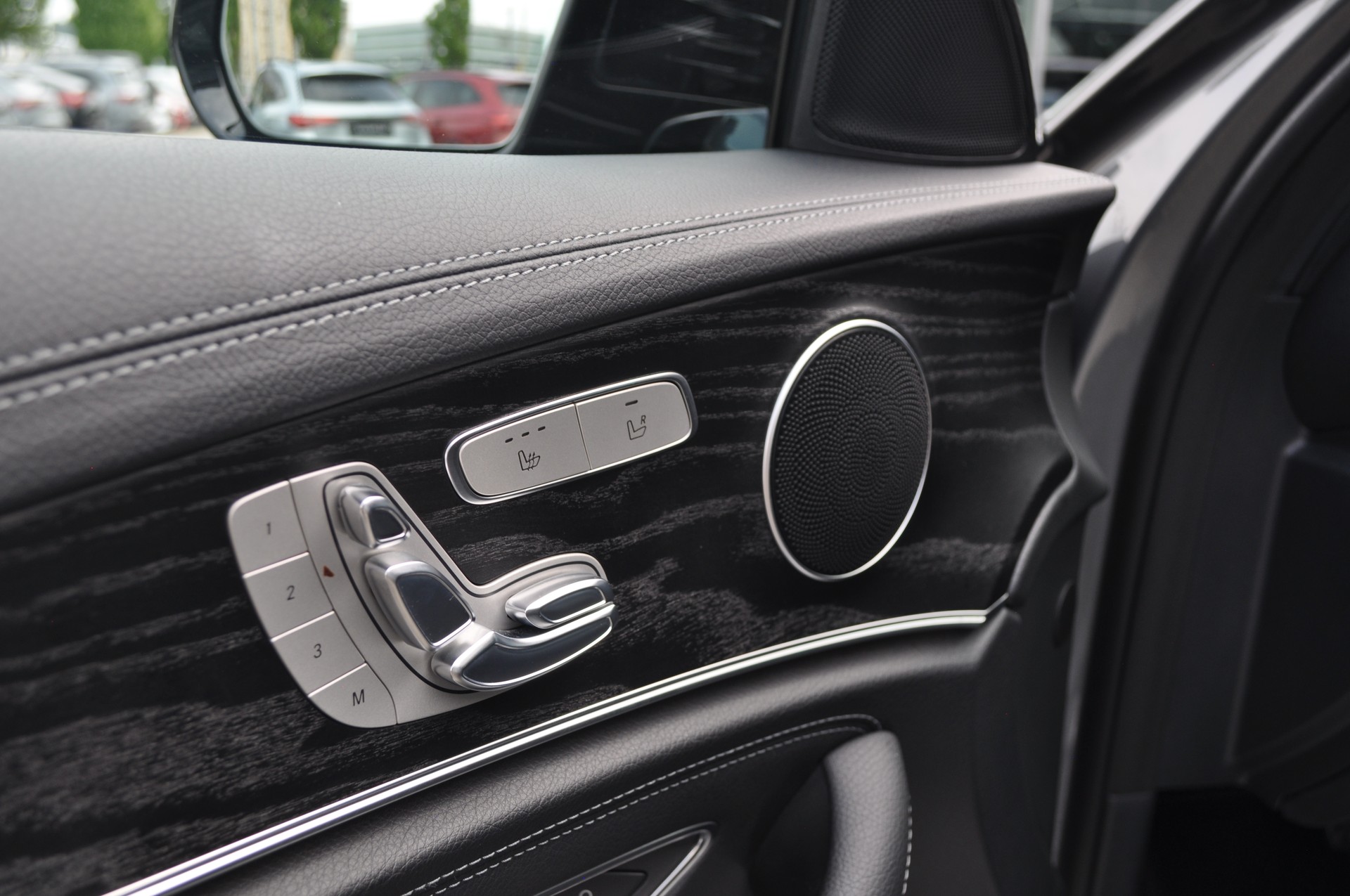 MERCEDES-BENZ E 350e AMG Line-image-14