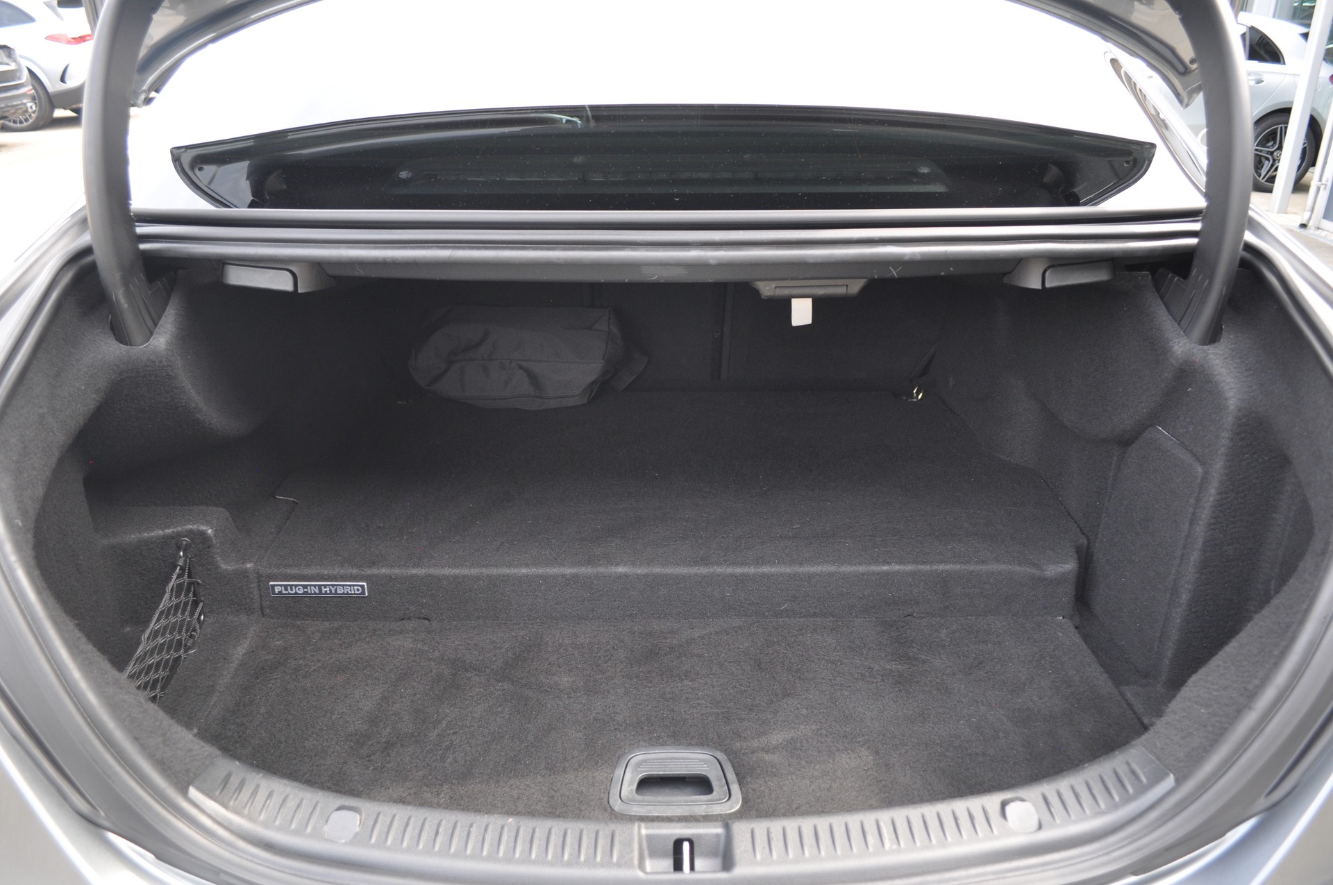 MERCEDES-BENZ E 350e AMG Line-image-10