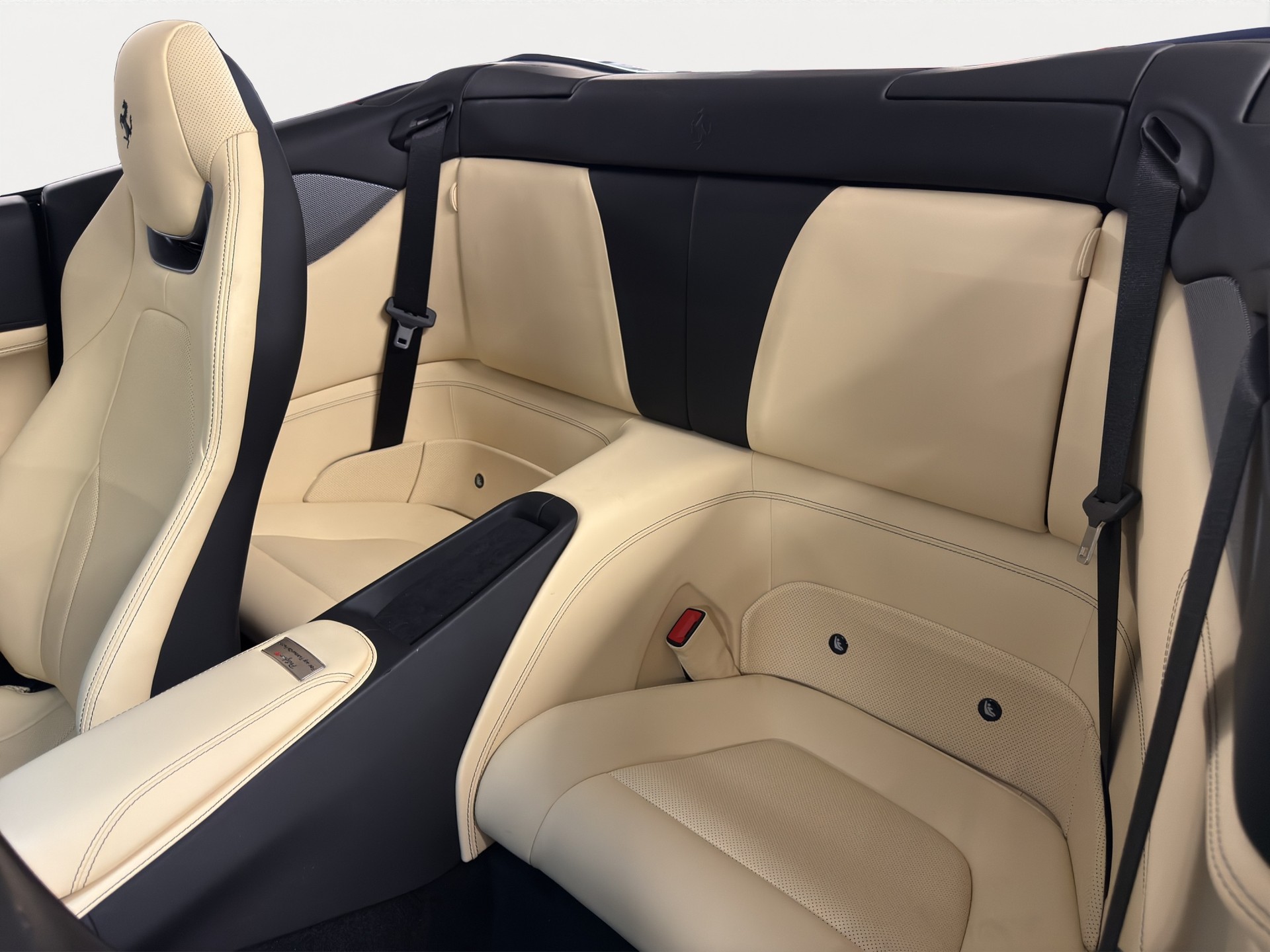 FERRARI Portofino M-image-11