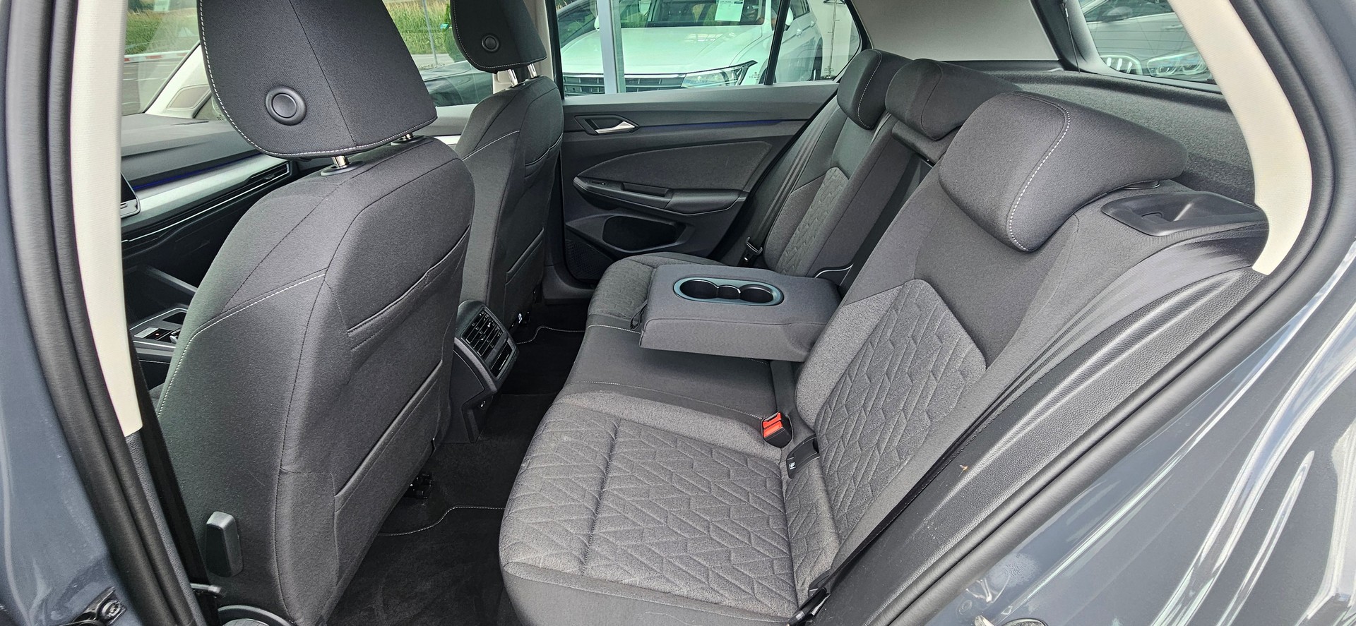 VW Golf 1.5 e TSI mHEV Basis DSG-image-12