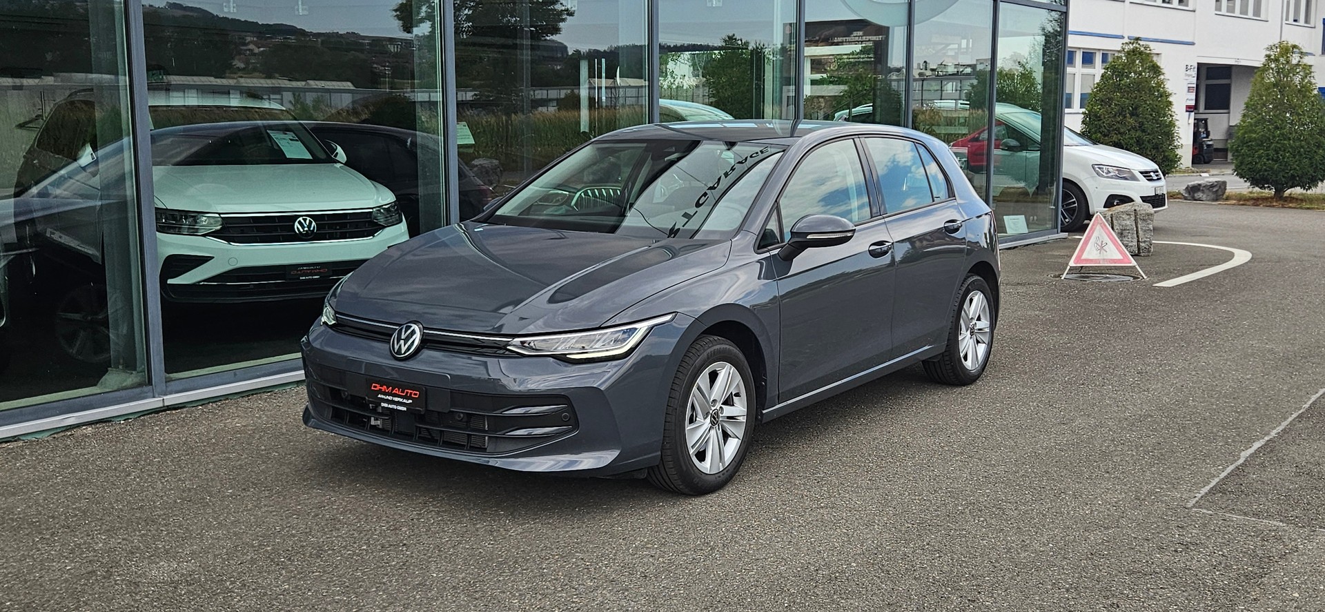VW Golf 1.5 e TSI mHEV Basis DSG-image-1