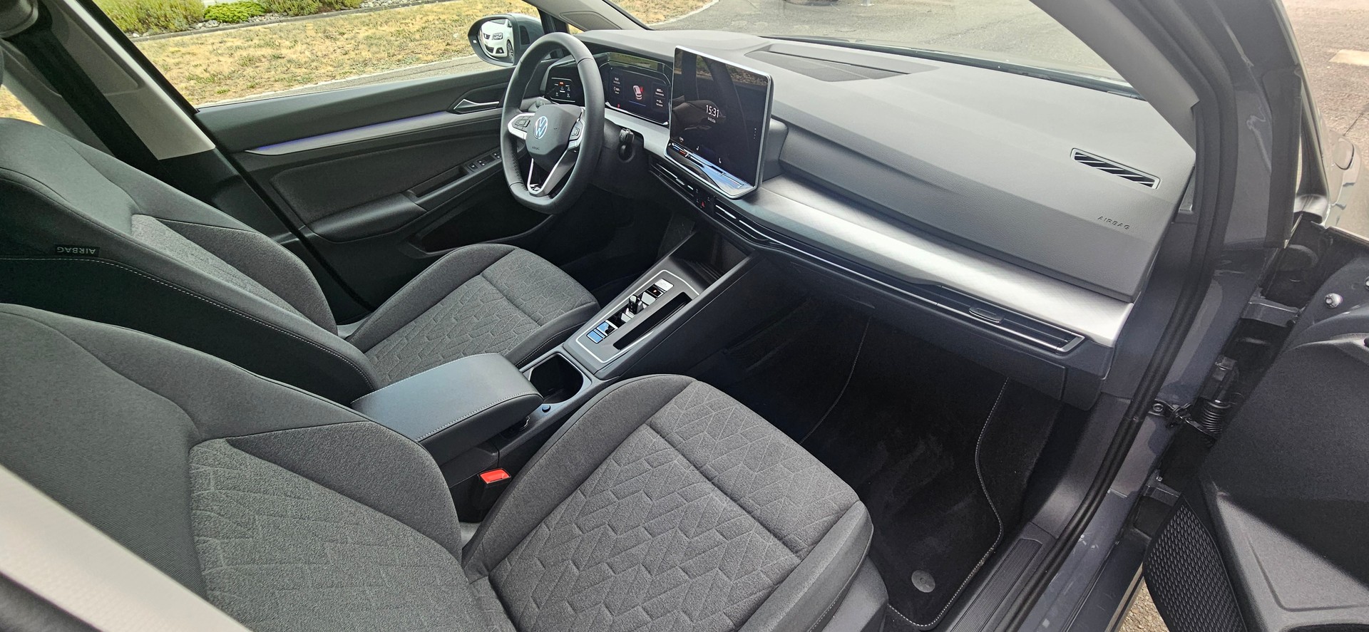 VW Golf 1.5 e TSI mHEV Basis DSG-image-11