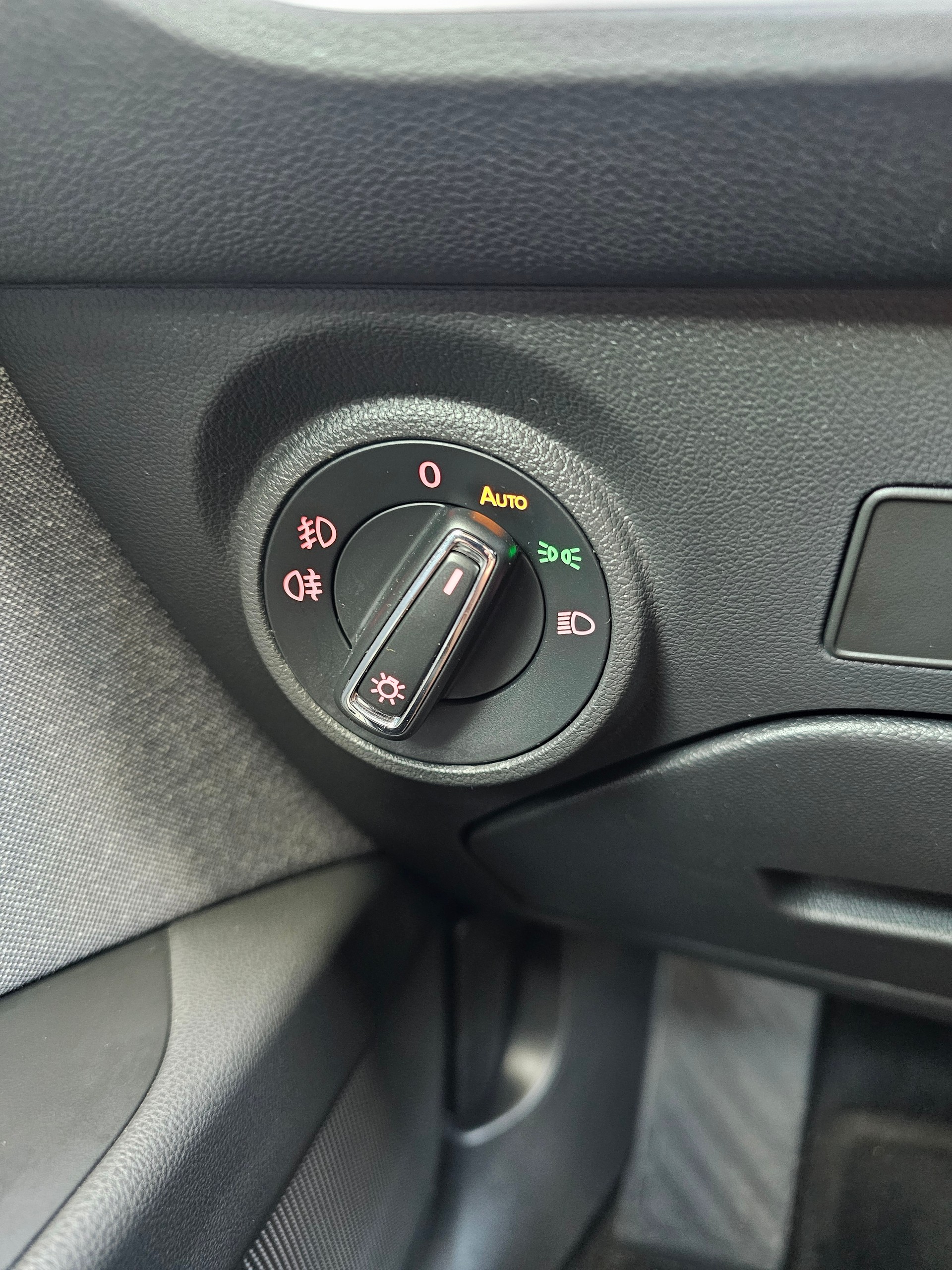 SEAT Leon ST 1.6 TDI CR Style DSG-image-20