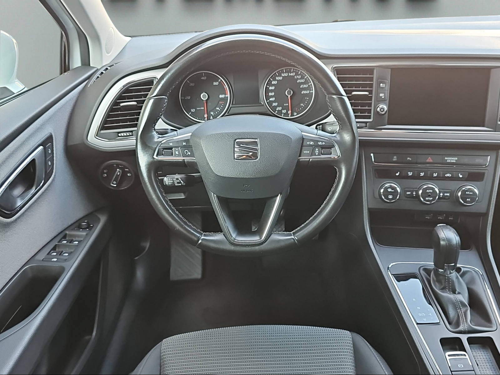 SEAT Leon ST 1.6 TDI CR Style DSG-image-11