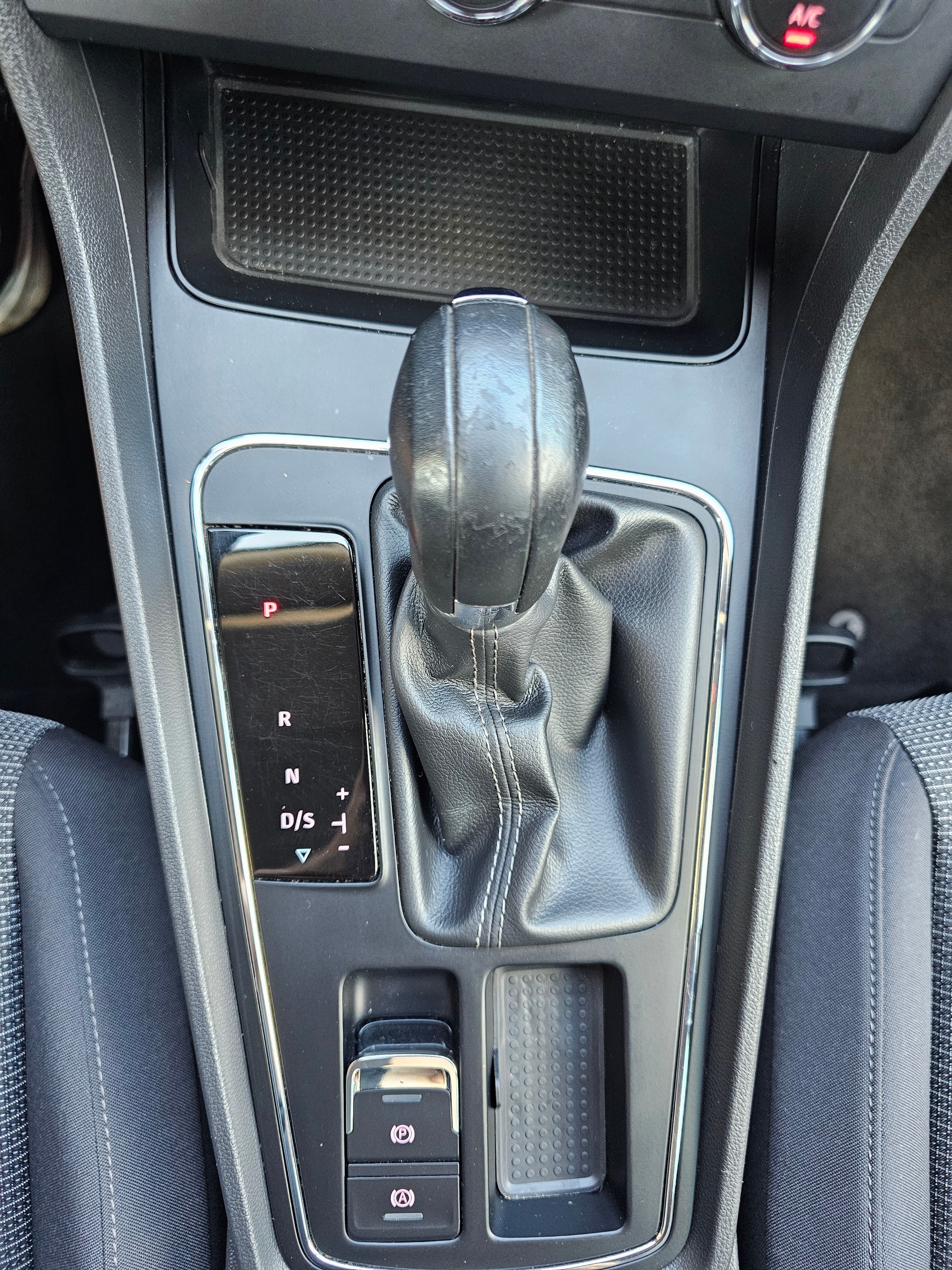SEAT Leon ST 1.6 TDI CR Style DSG-image-19